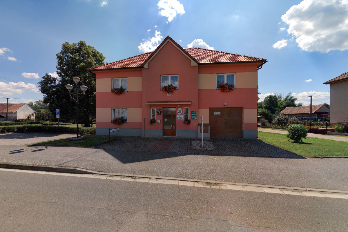 Choteč - obecní úřad foto 5