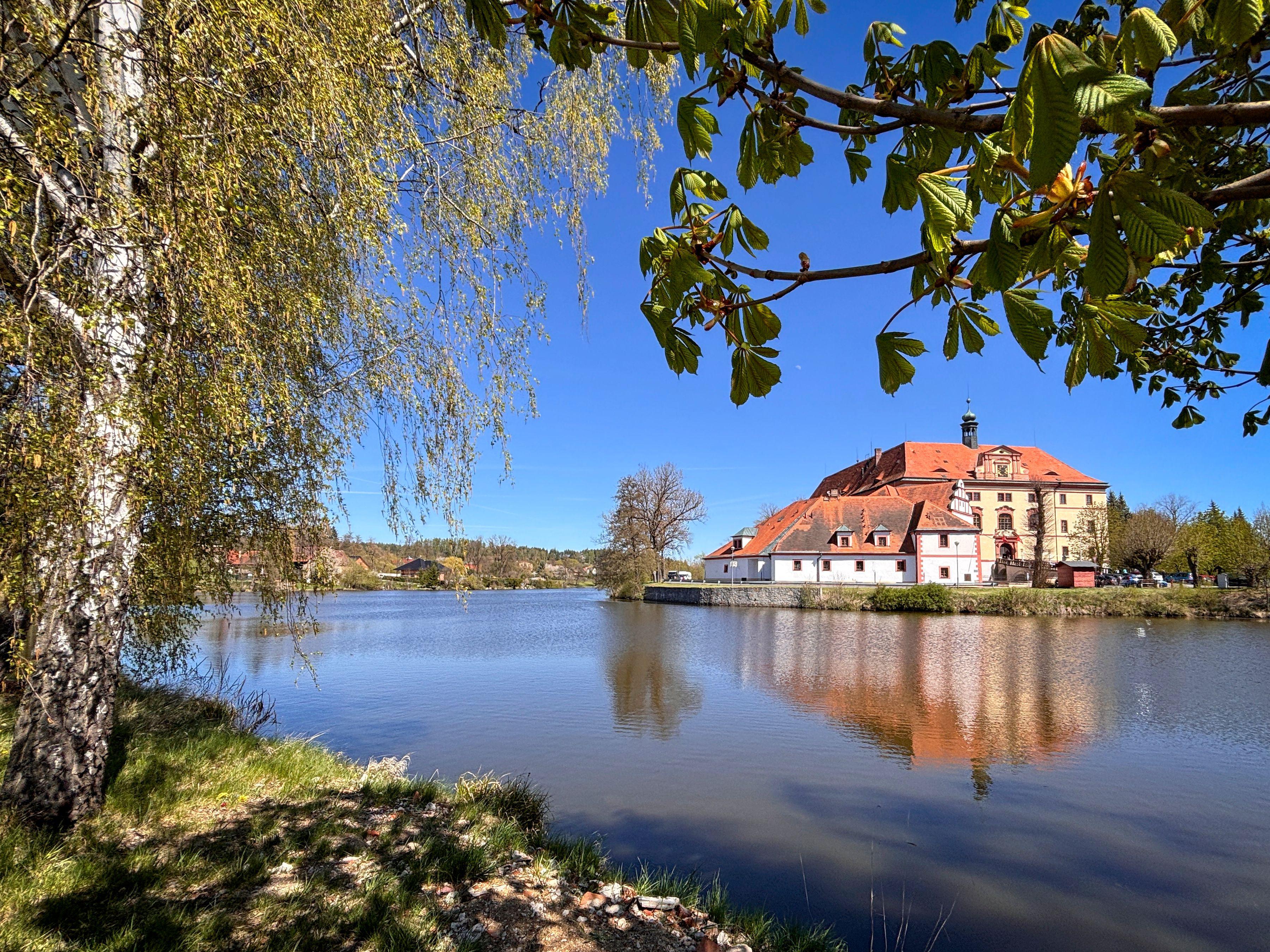 Zámek Lnáře foto 2