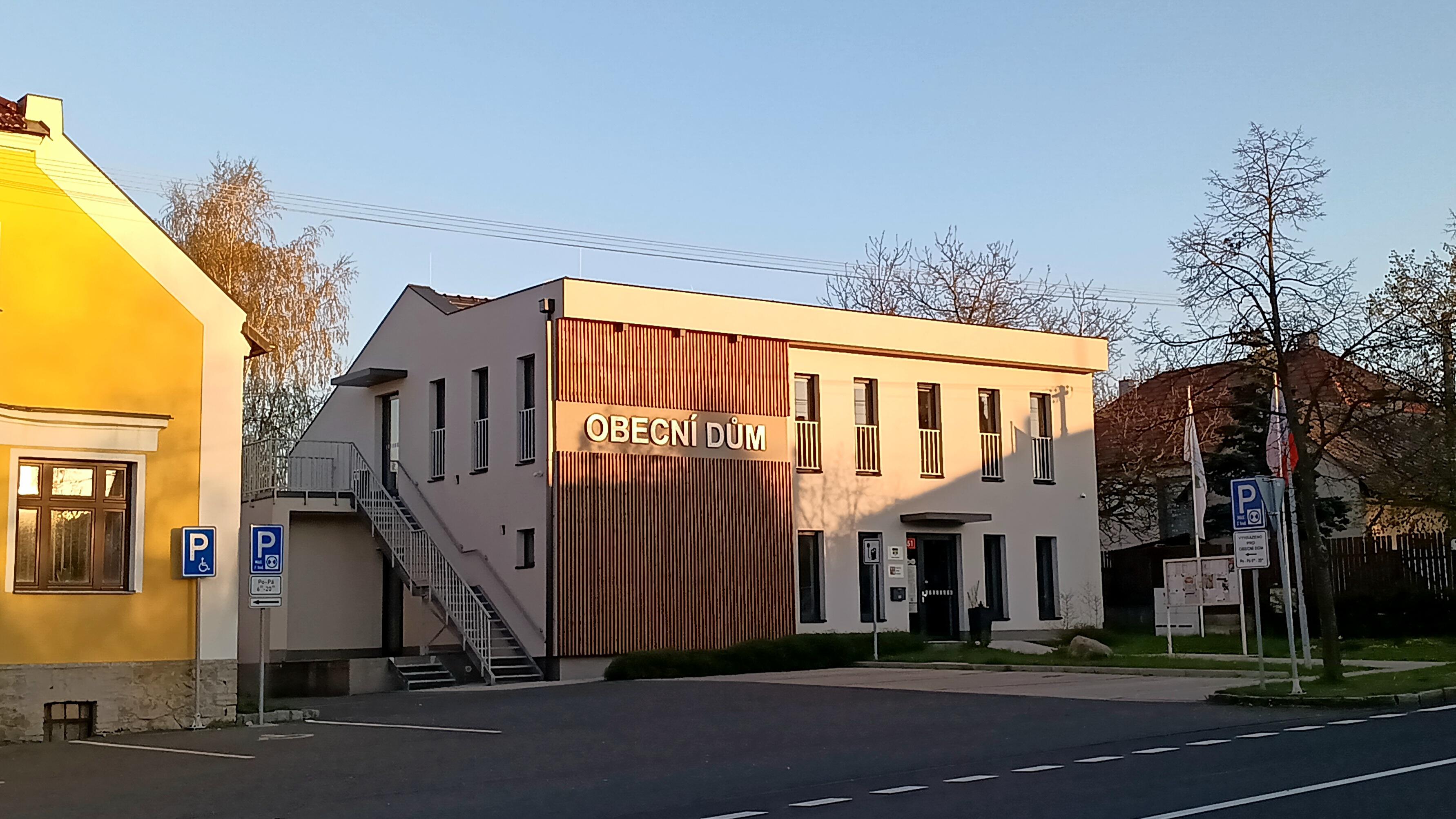 Dubno - obecní úřad foto 2