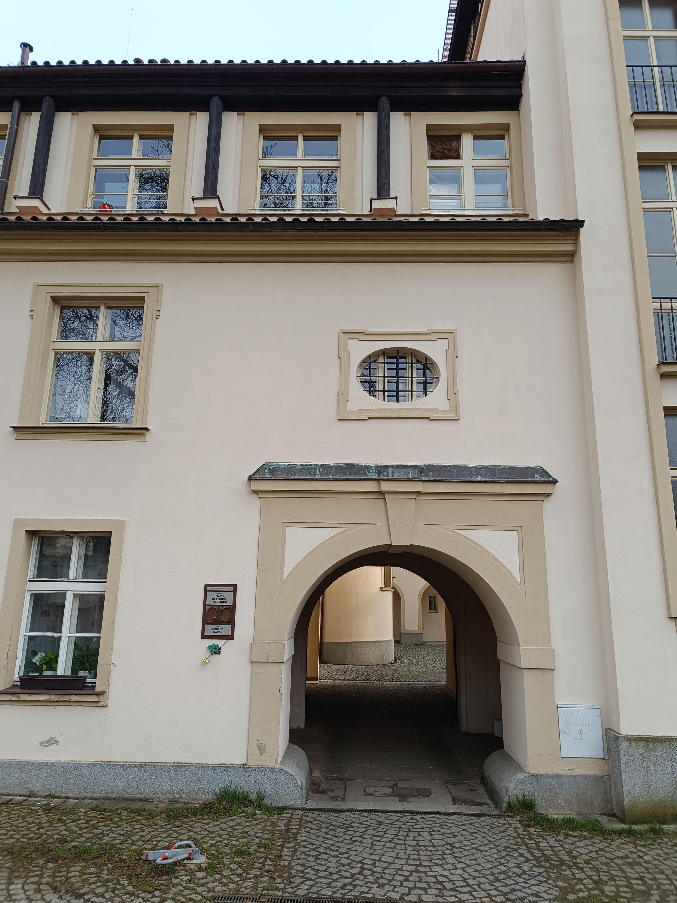 Gymnázium Paměti národa foto 2