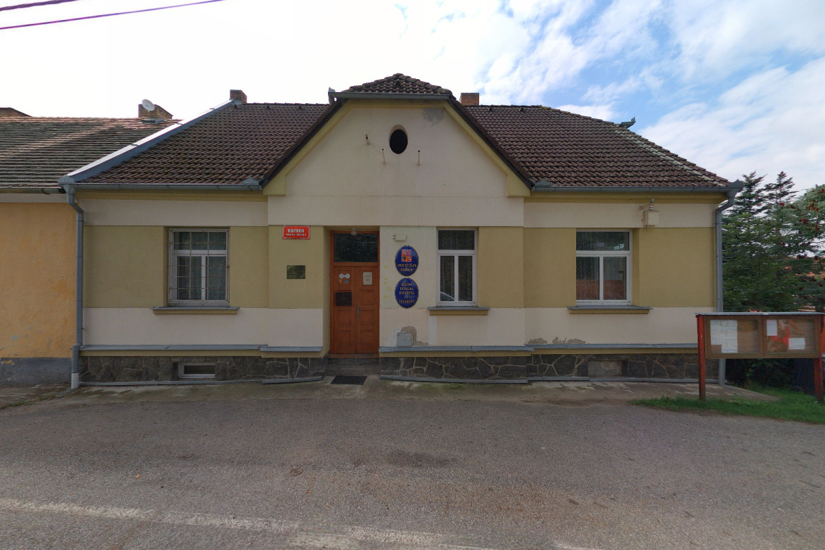 Hoštice - obecní úřad foto 6