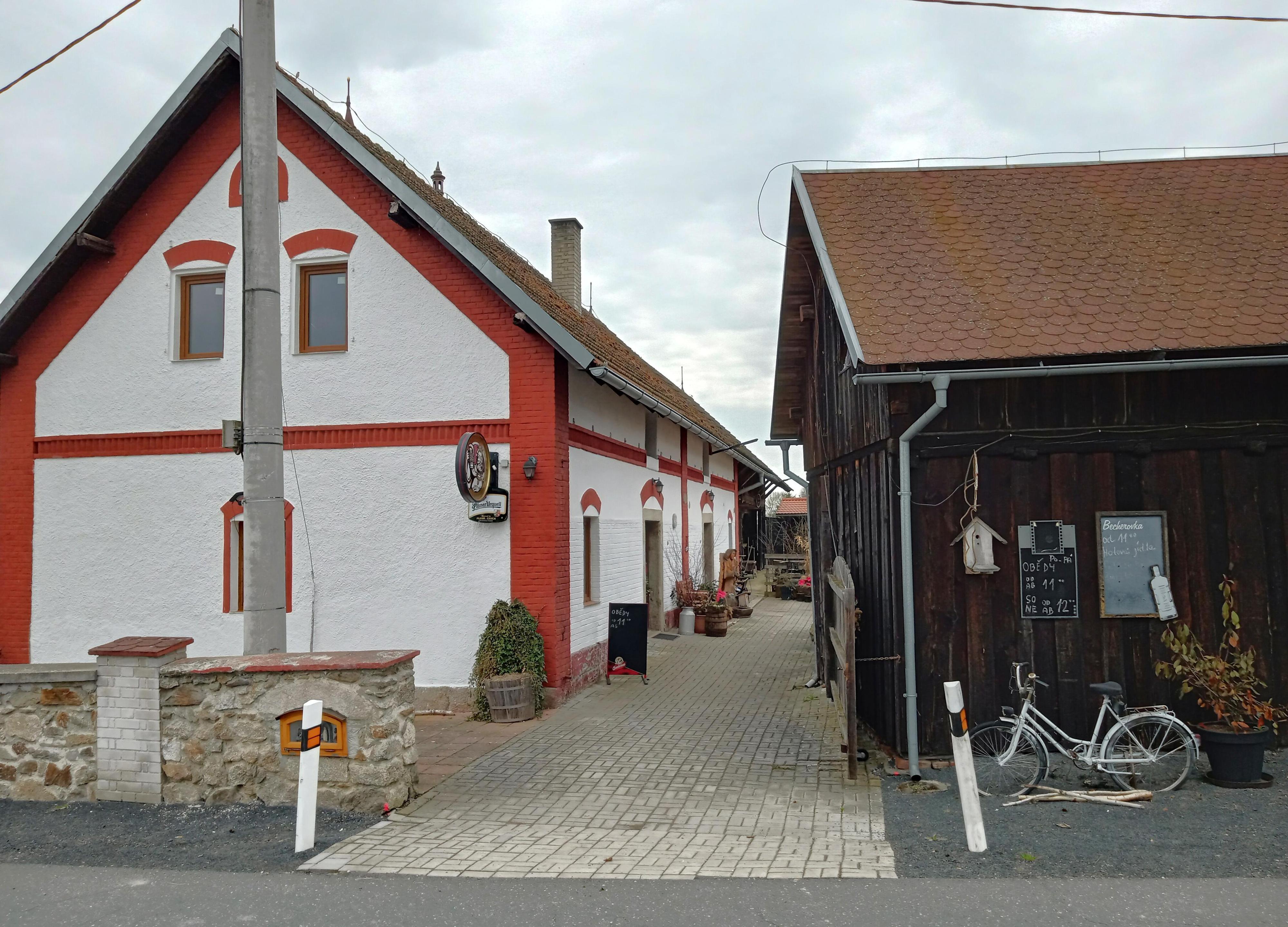 Restaurace Selský dvůr U Antoníčka foto 5