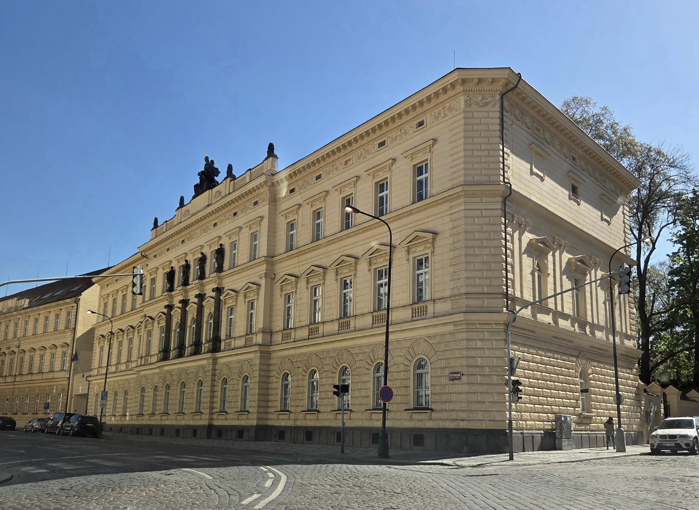 Gymnázium Praha 2, Botičská foto 2