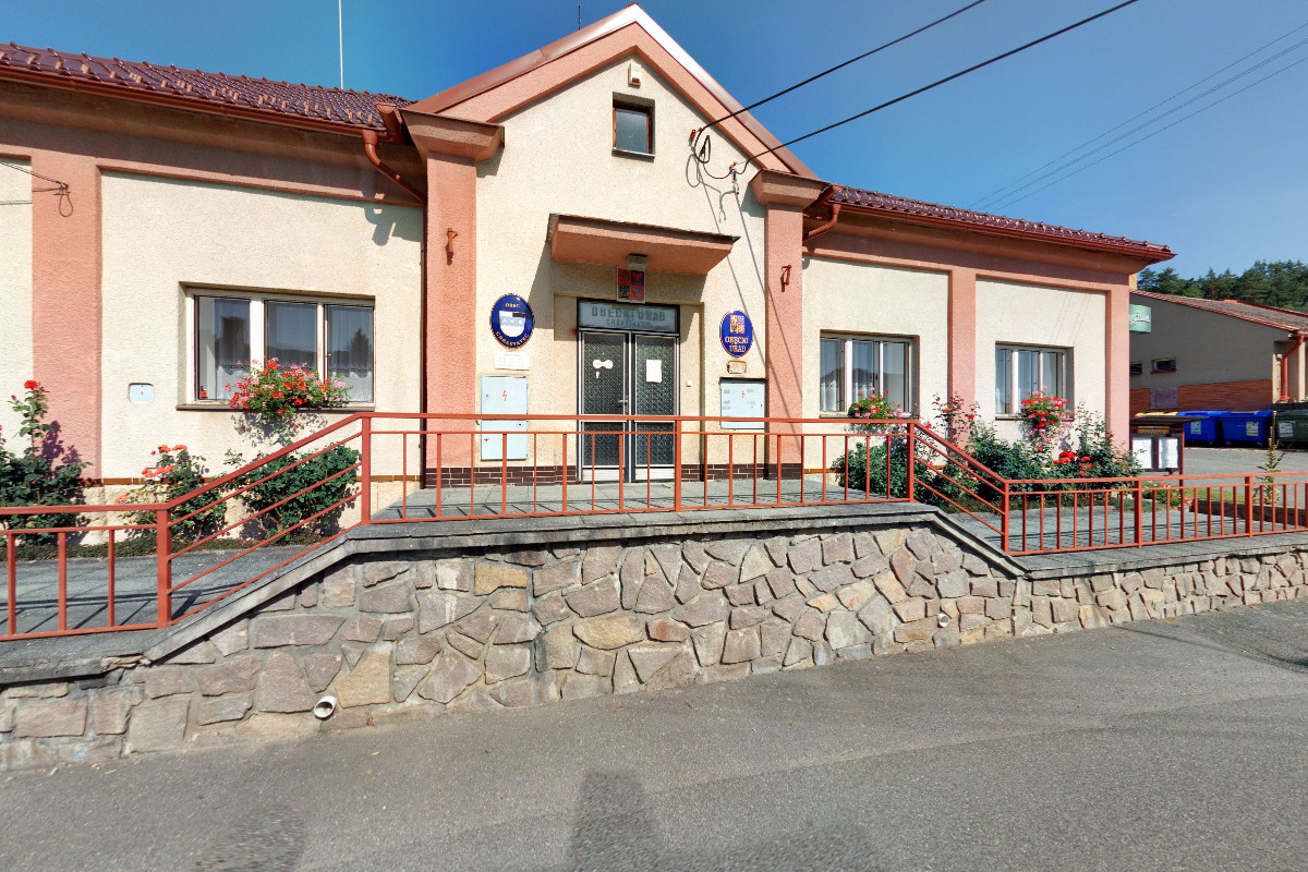 Chrastavec - obecní úřad foto 2