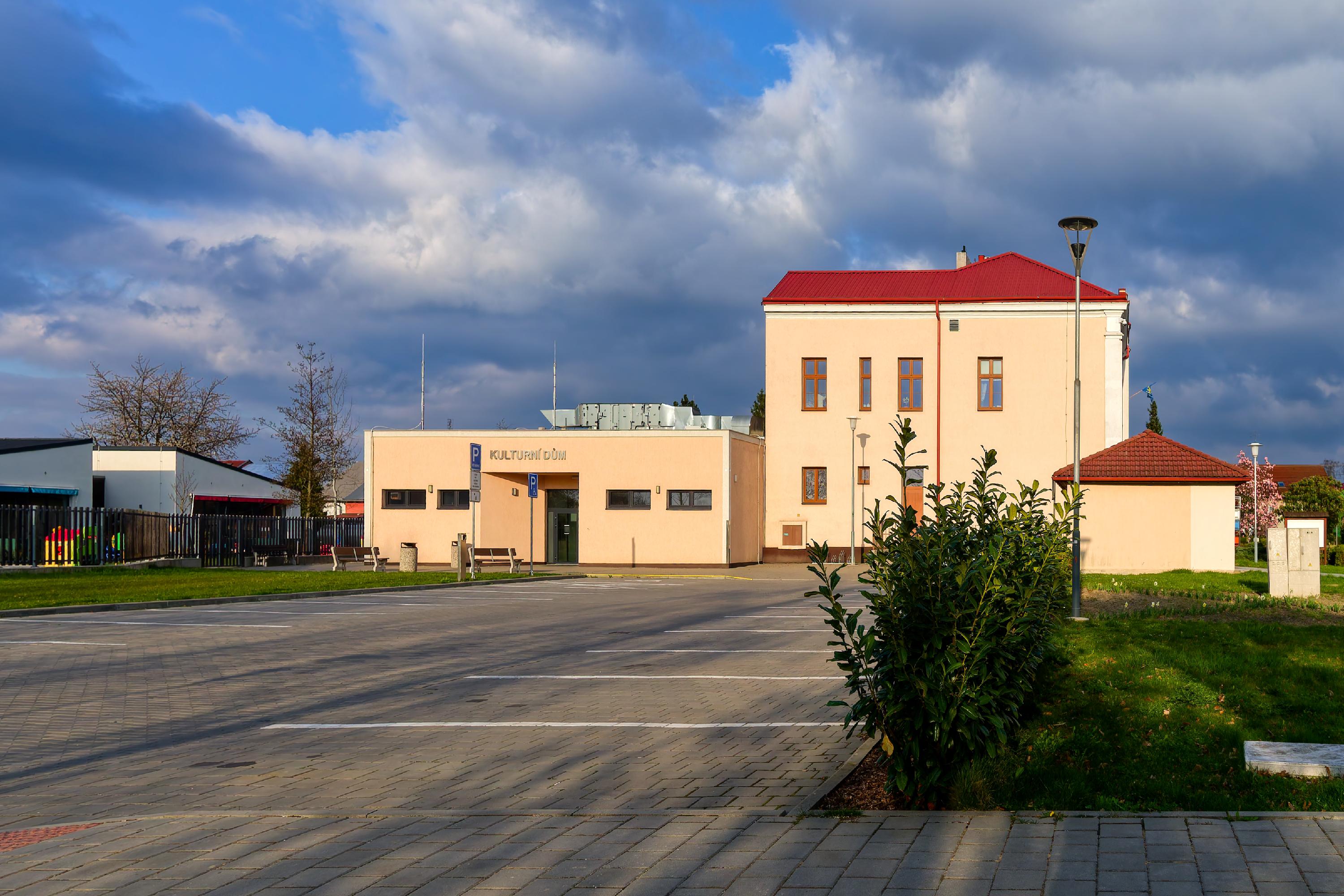 Kulturní dům Ostrava – Hrabová foto 3