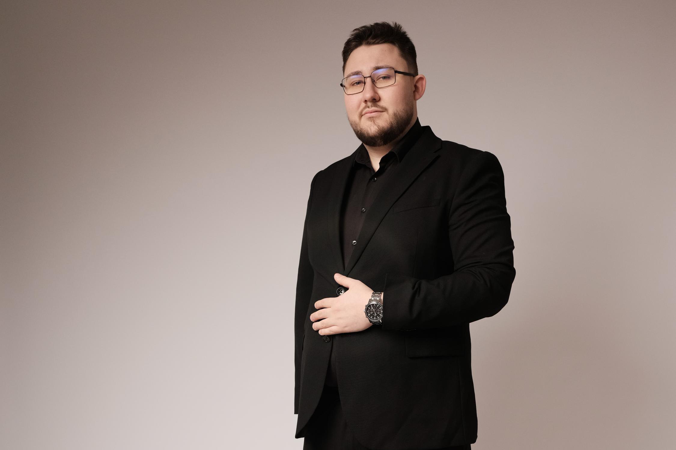 Andrej Kuraksa - Finanční poradce