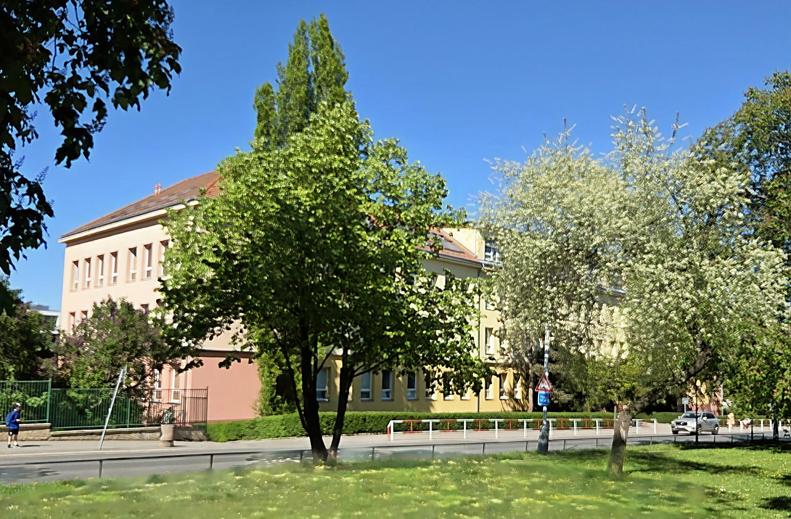 Základní škola a Mateřská škola Antonína Čermáka, Praha 6 foto 2