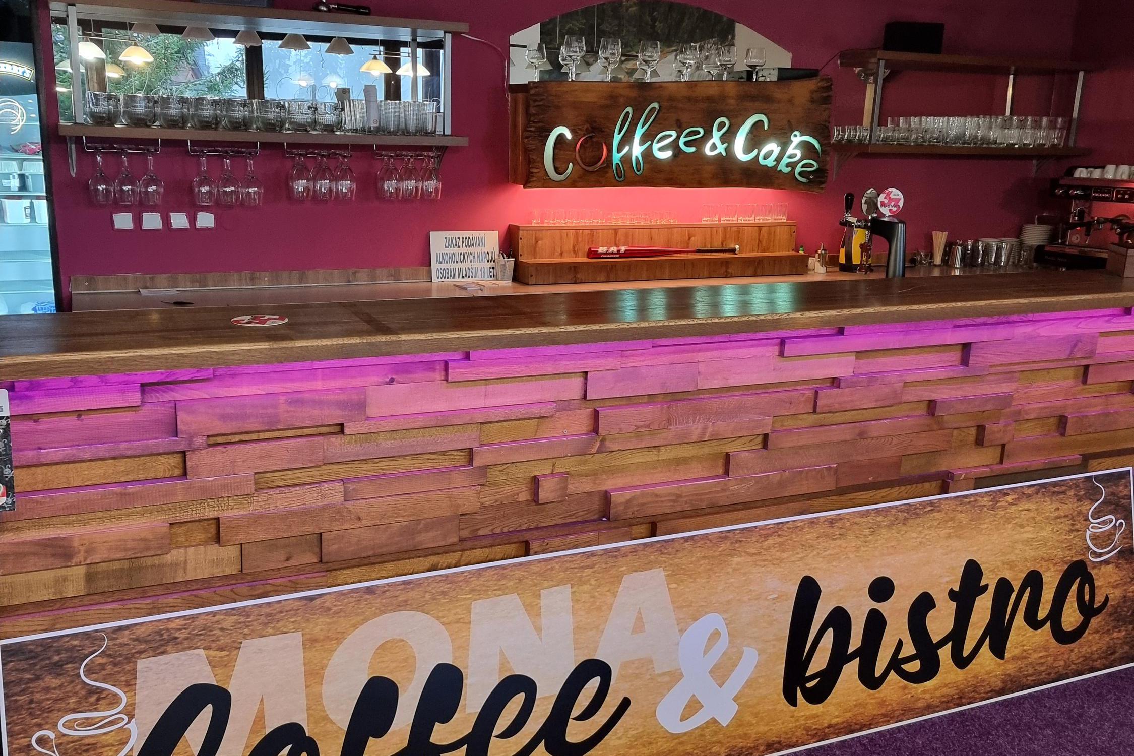 Coffee & bistro Mona