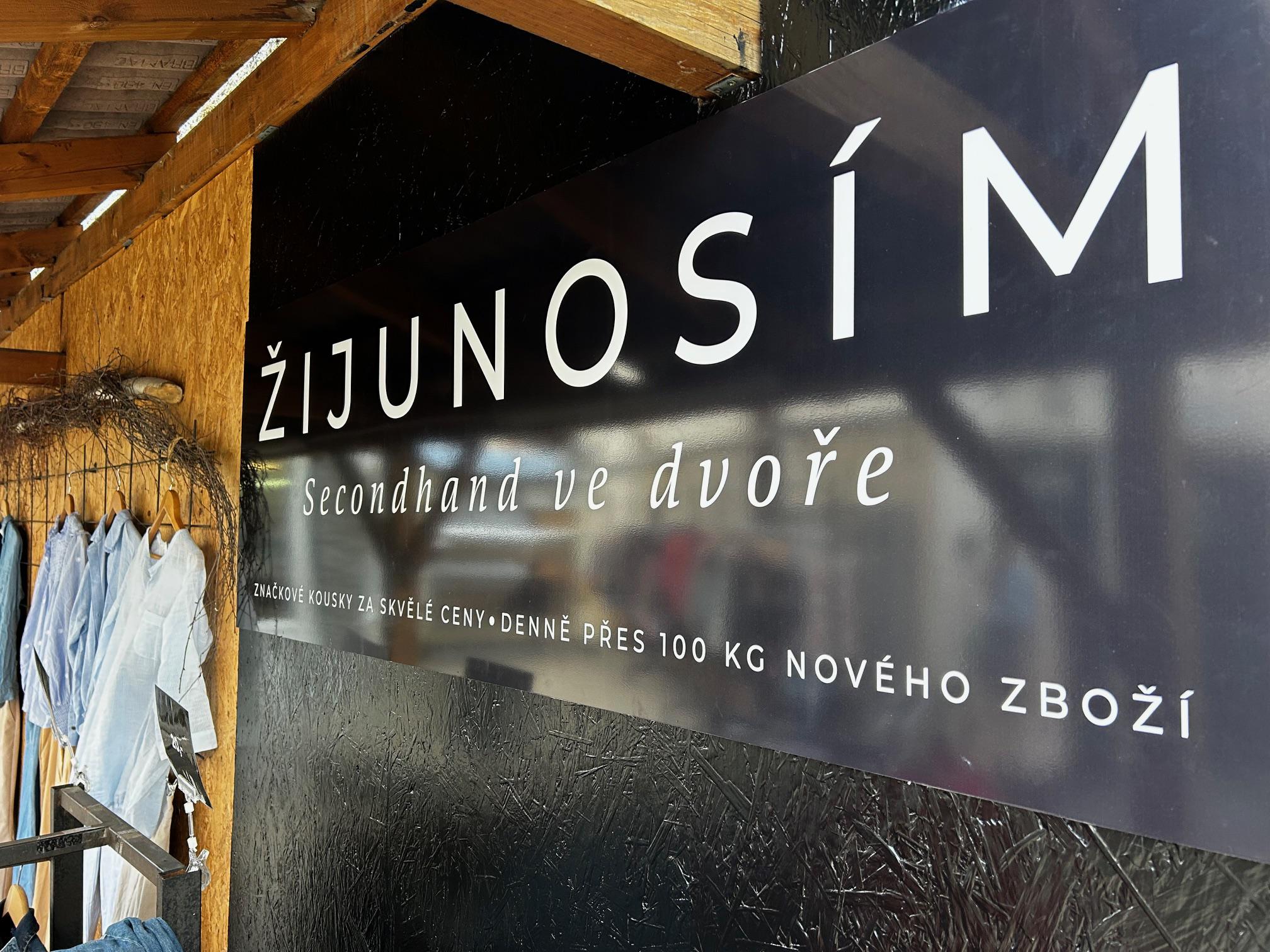 Jana Jirouchová, Žijunosím ve dvoře foto 3