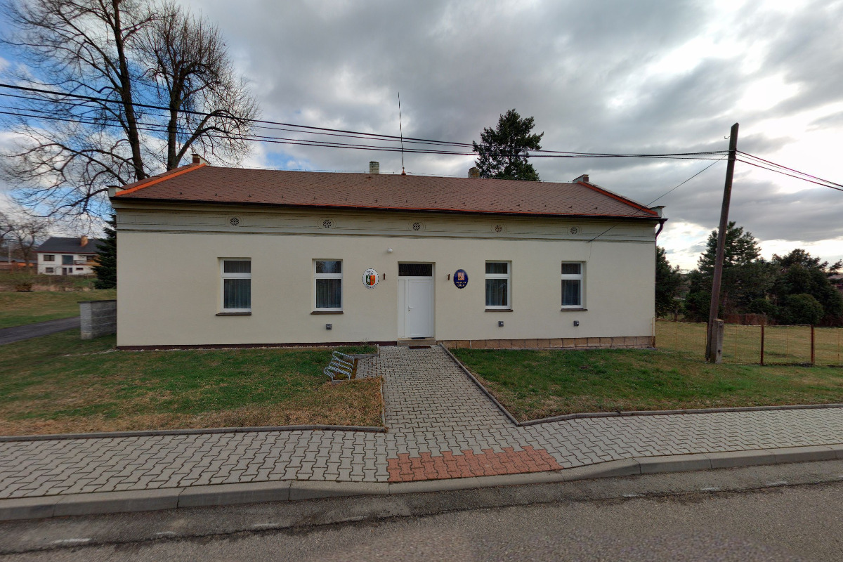 Husí Lhota - obecní úřad foto 2