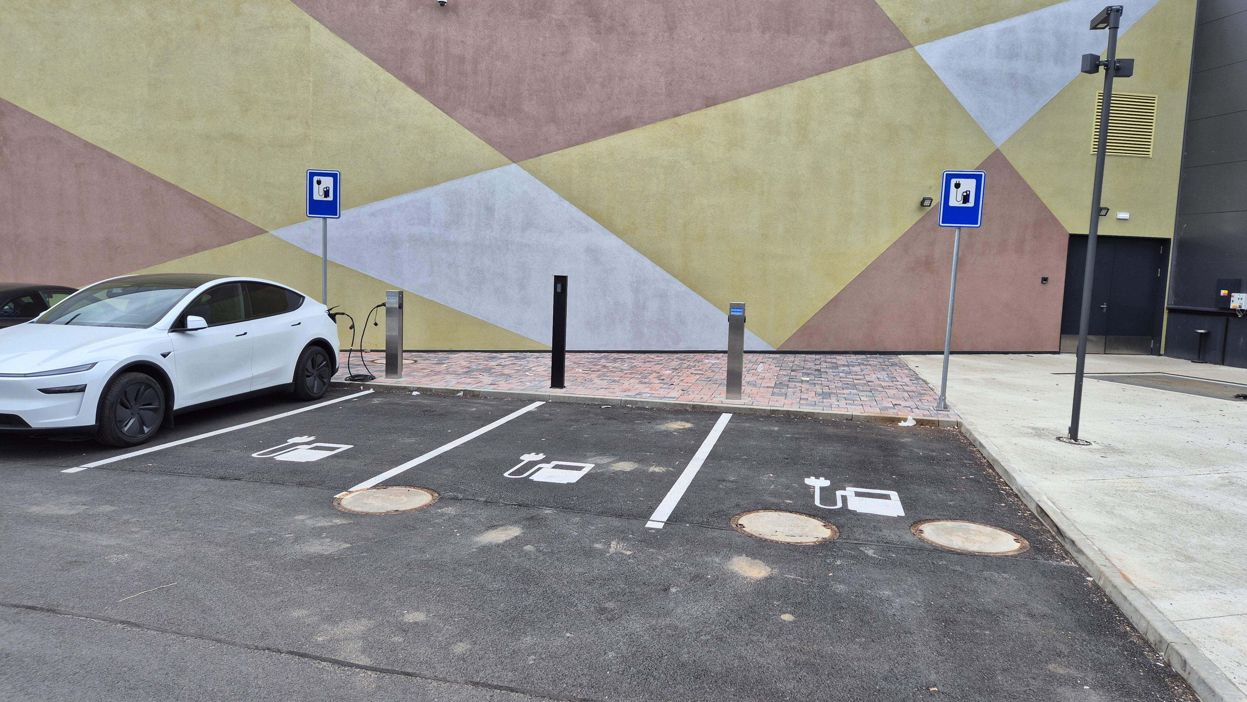 Dobíjecí stanice OC Varyáda