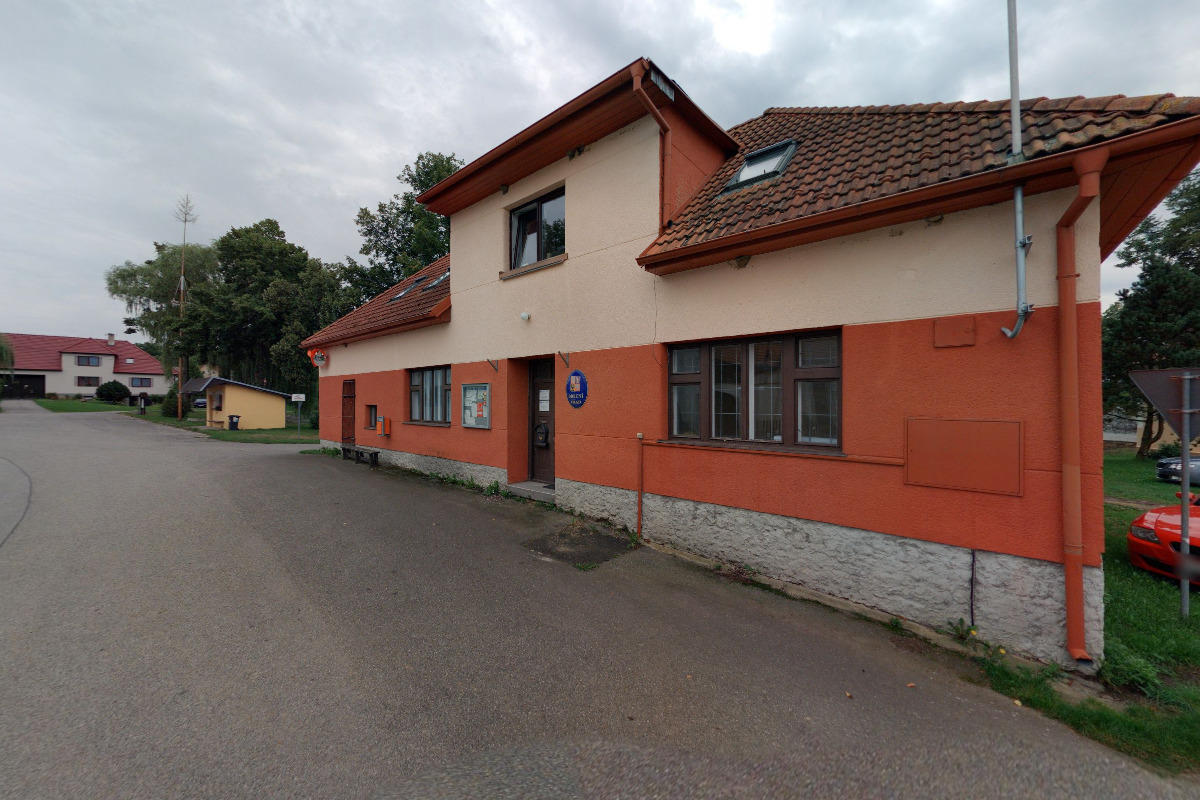Chotěmice - obecní úřad foto 2