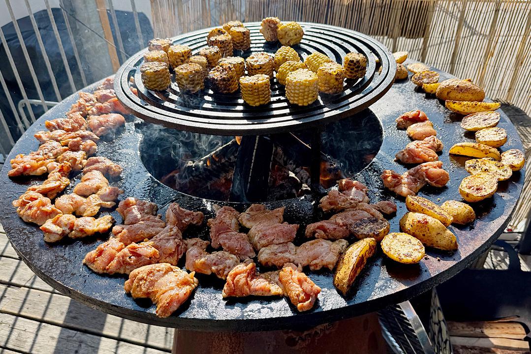 Slunce, voda a dobroty z grilu patří k sobě. Mňam!