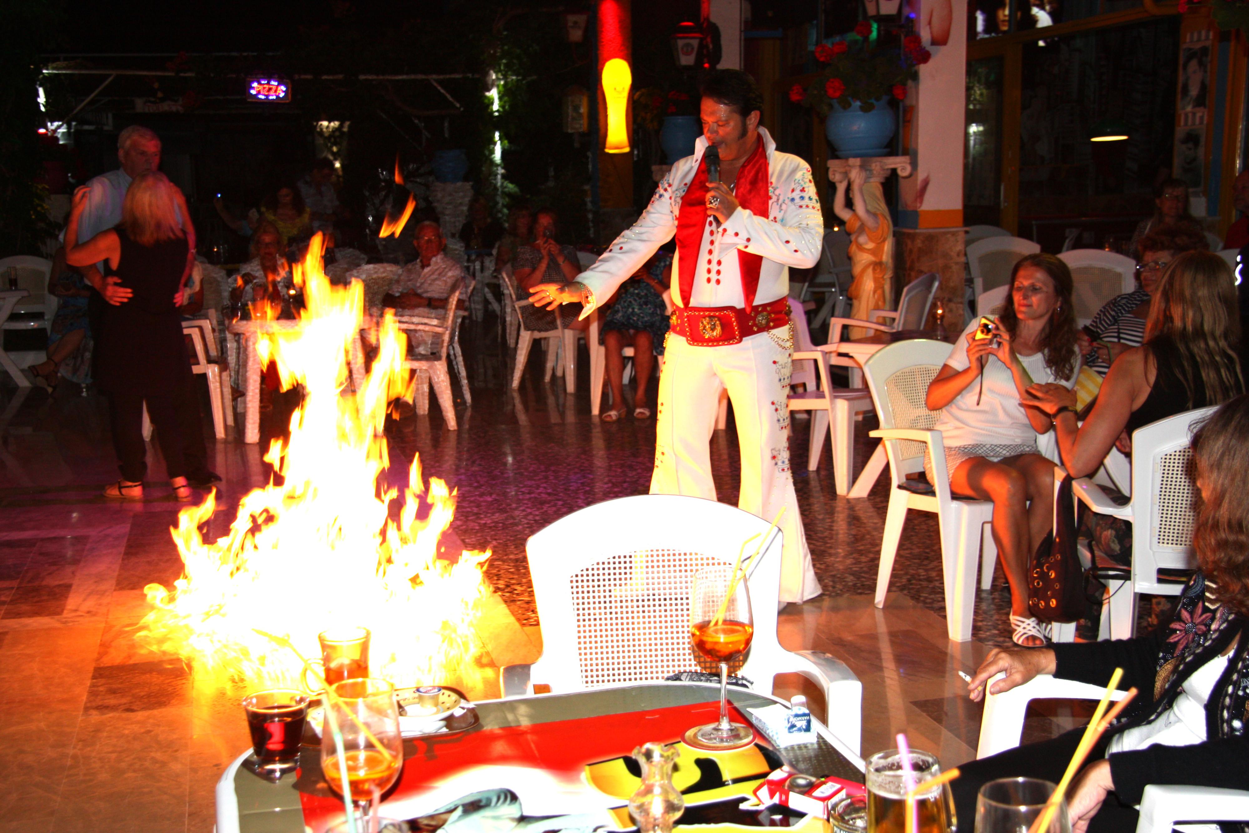 KORFU - ráno moře, večer drinky pod palmami, 12dní