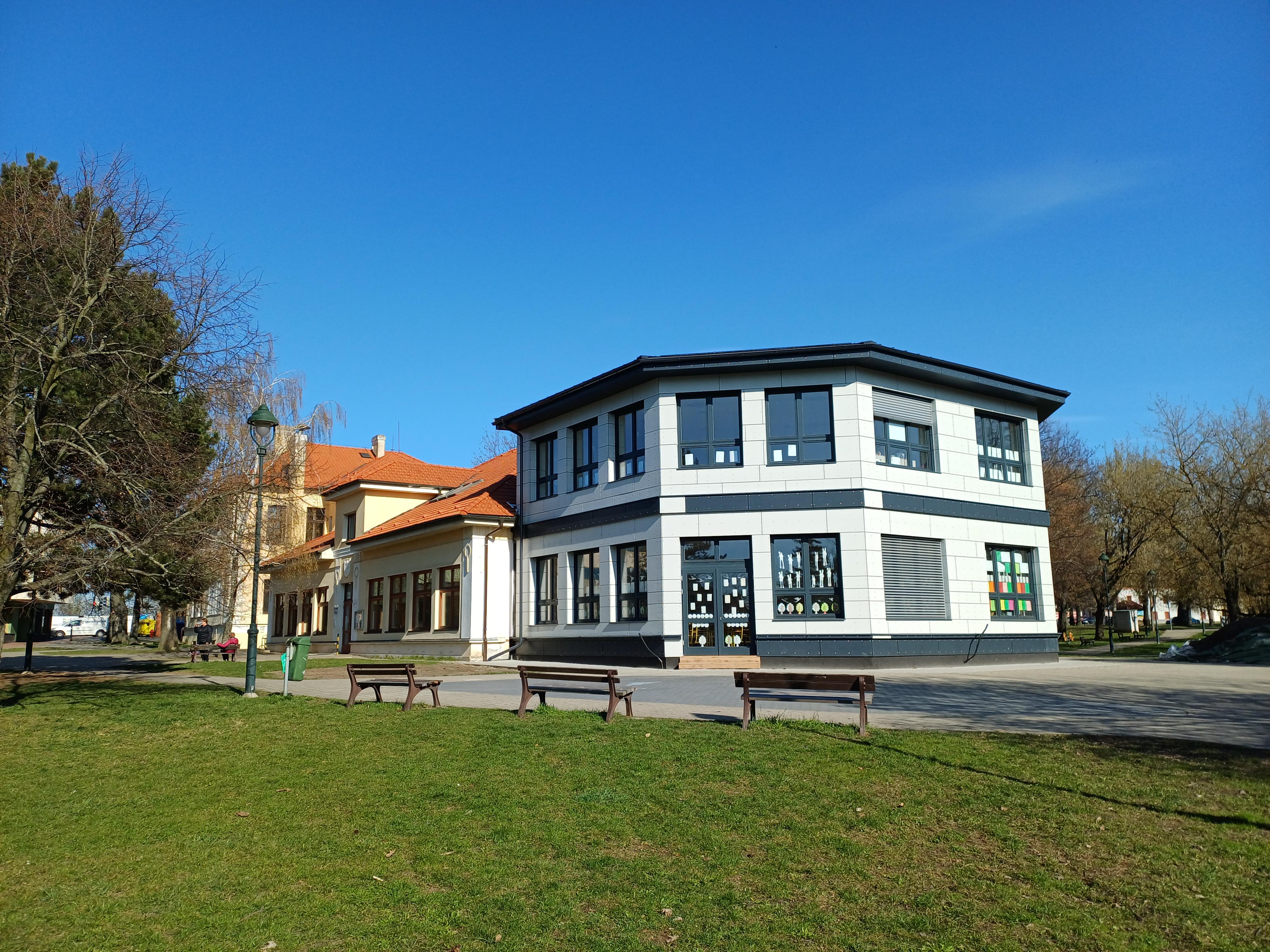 Základní škola Dolní Měcholupy foto 6