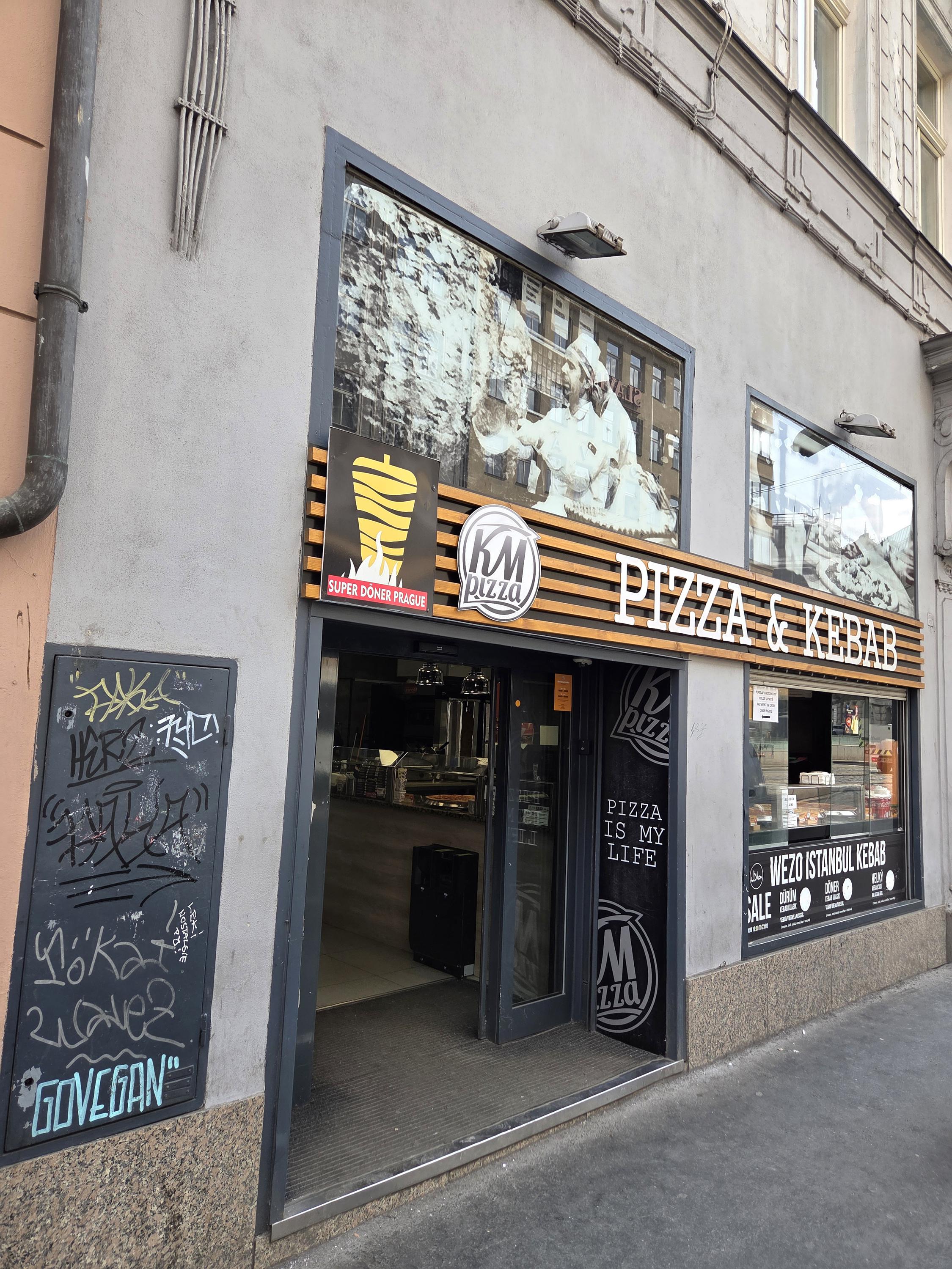 KM Pizza foto 2