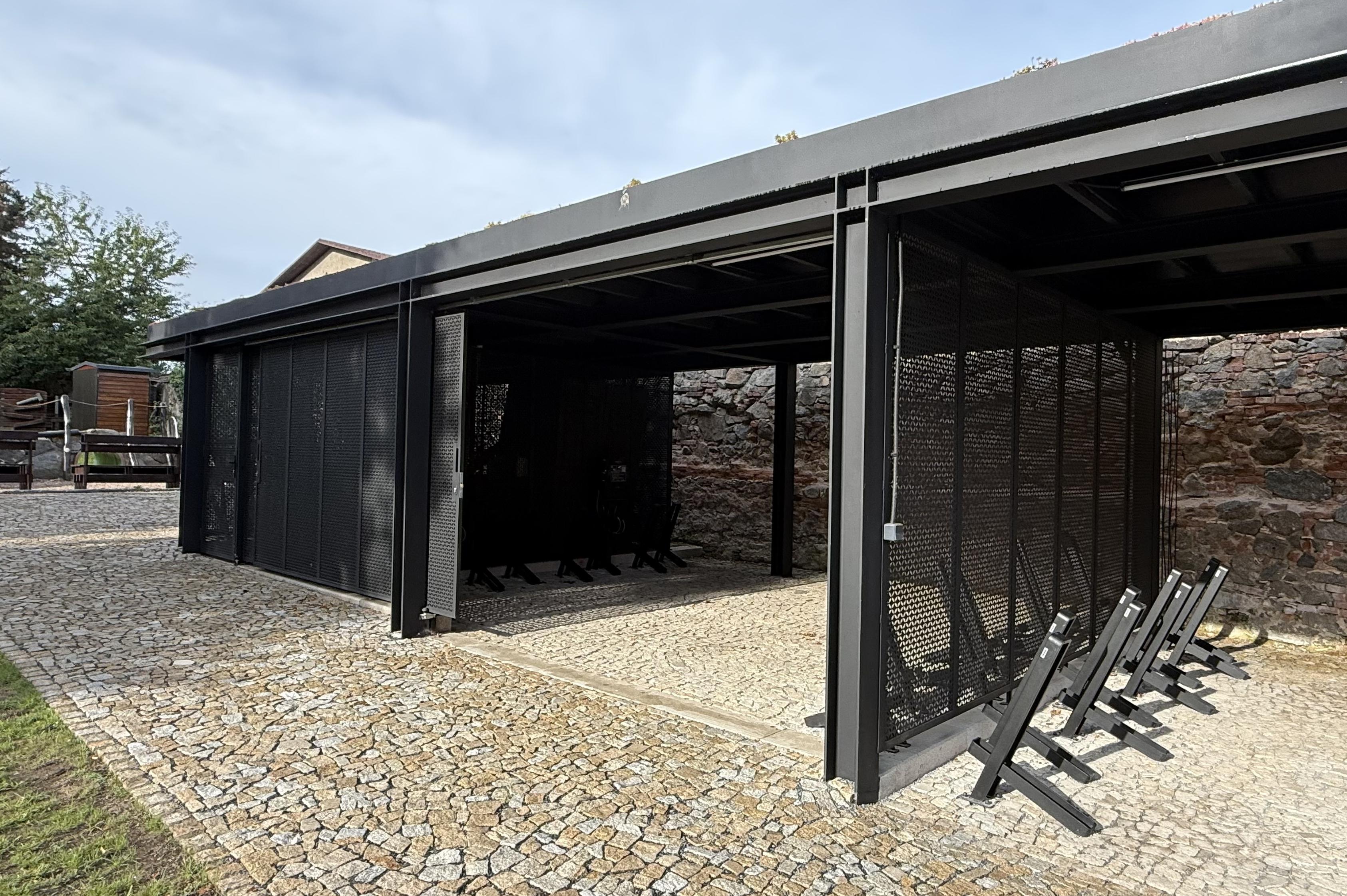 Dobíjecí stanice Hotel Týnec