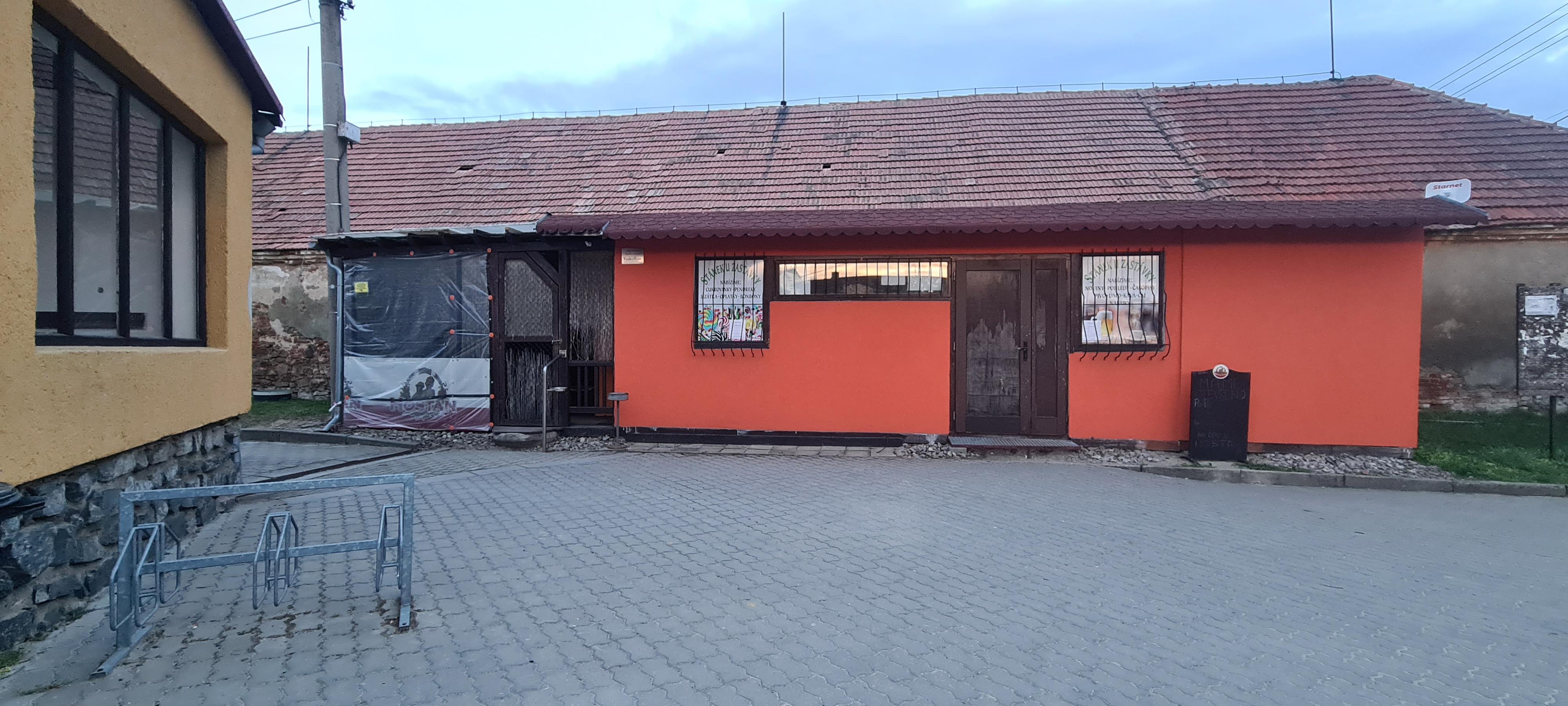 Stánek u zastávky foto 3