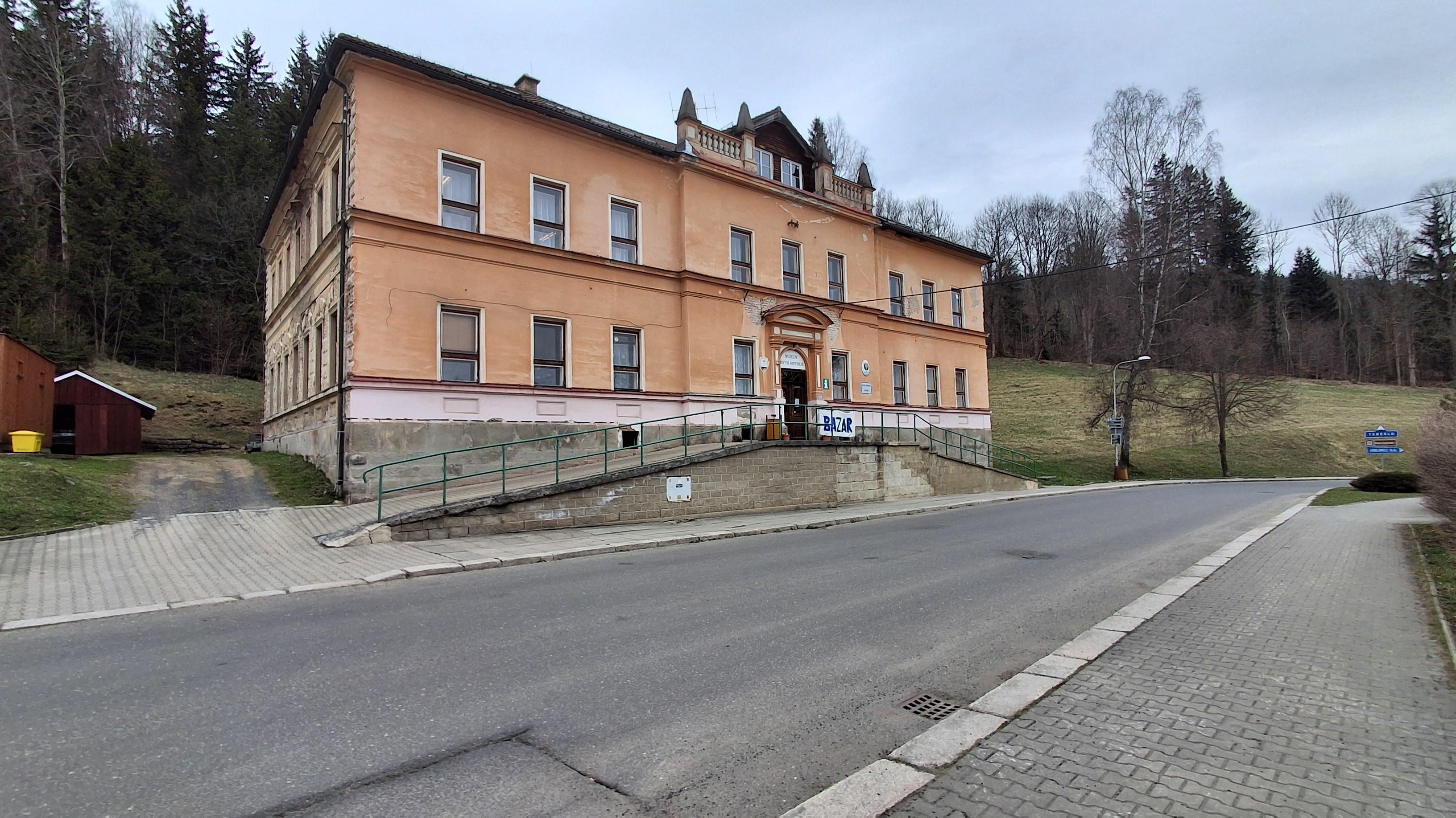 Obecní knihovna Josefův Důl foto 5