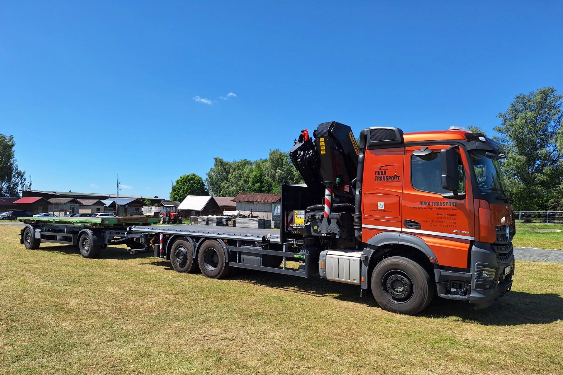 Přeprava s hydraulickou rukou