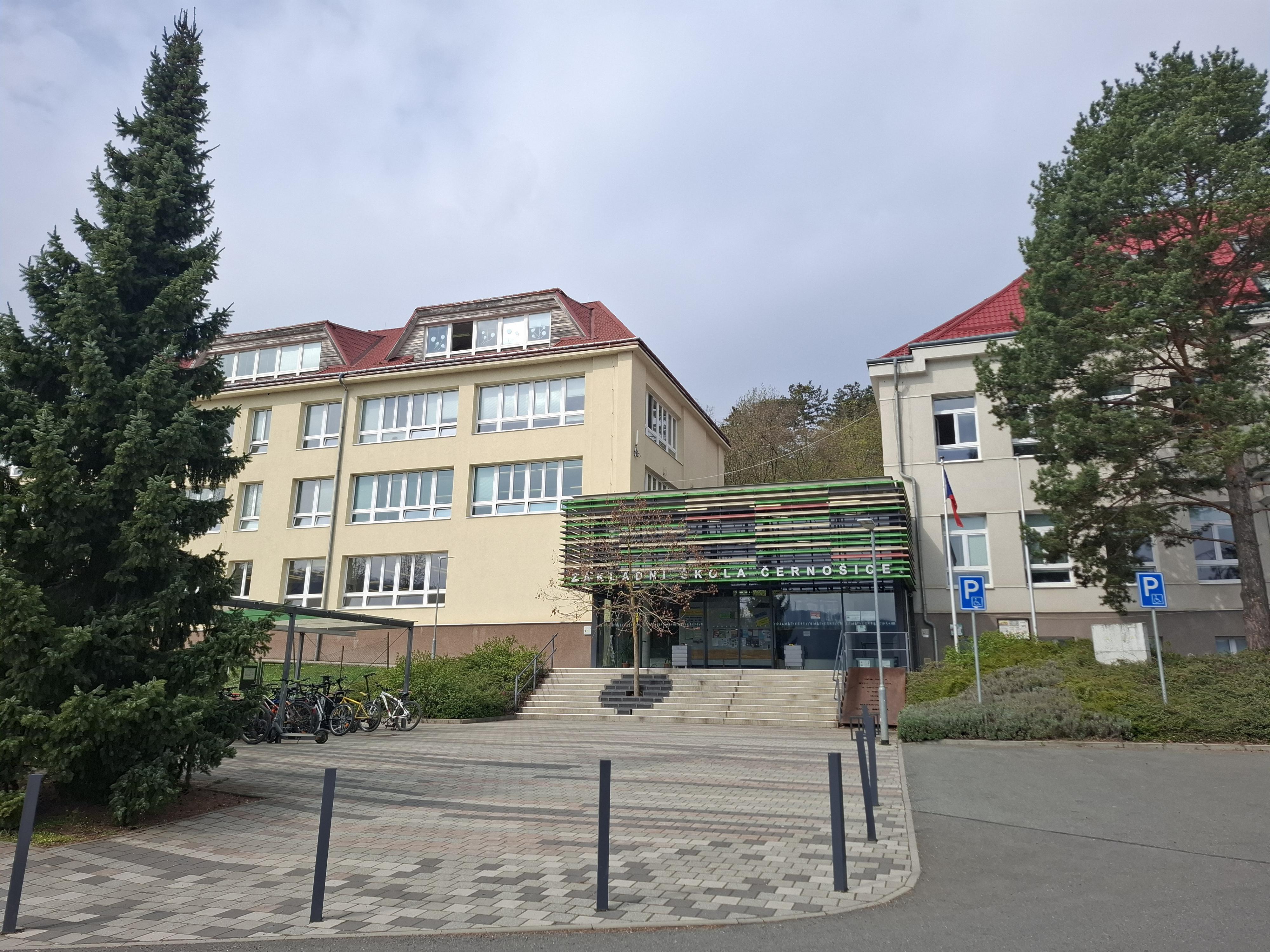 ZŠ Černošice, Pod školou foto 2