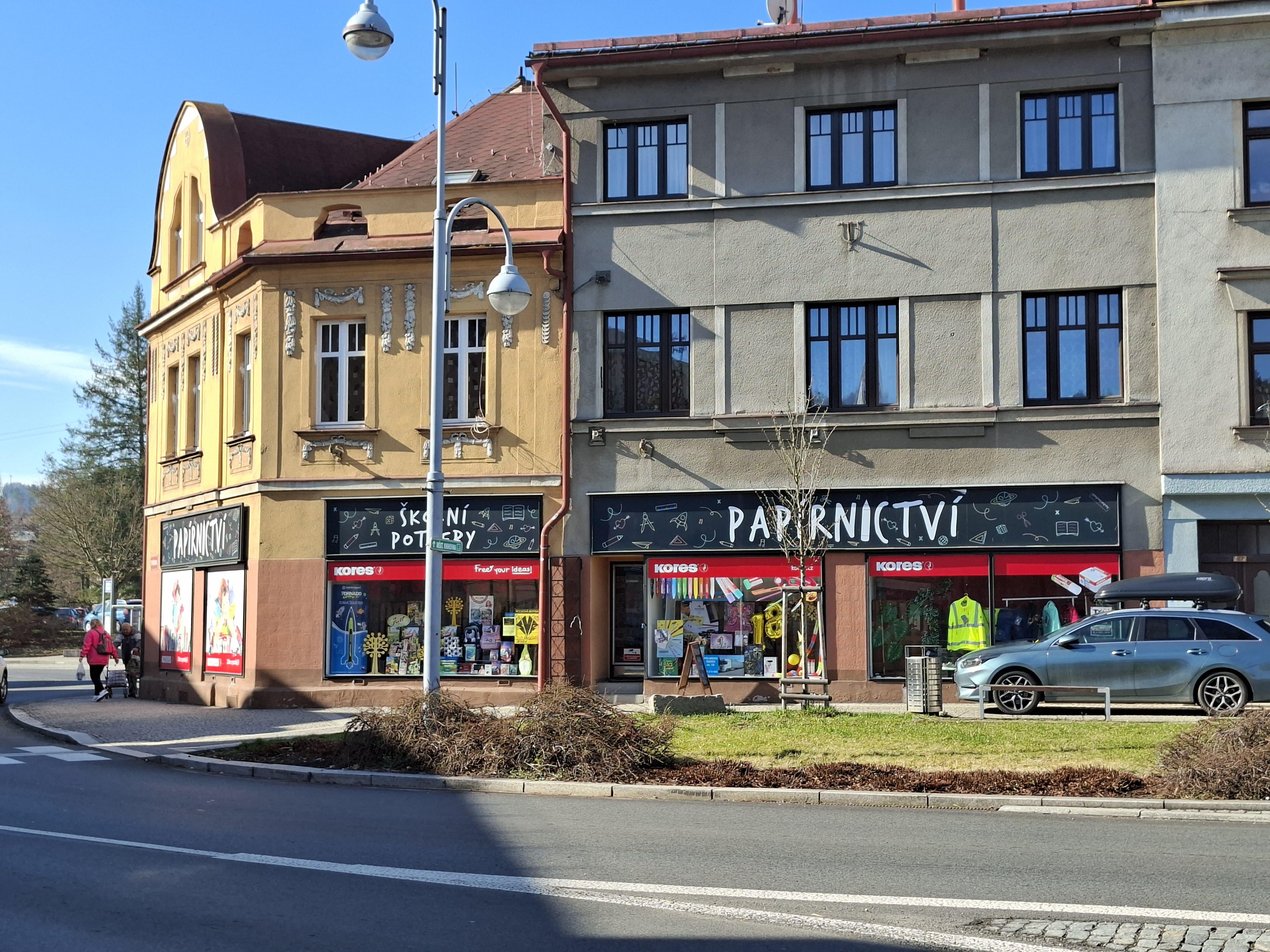 Papírnictví na náměstí foto 2