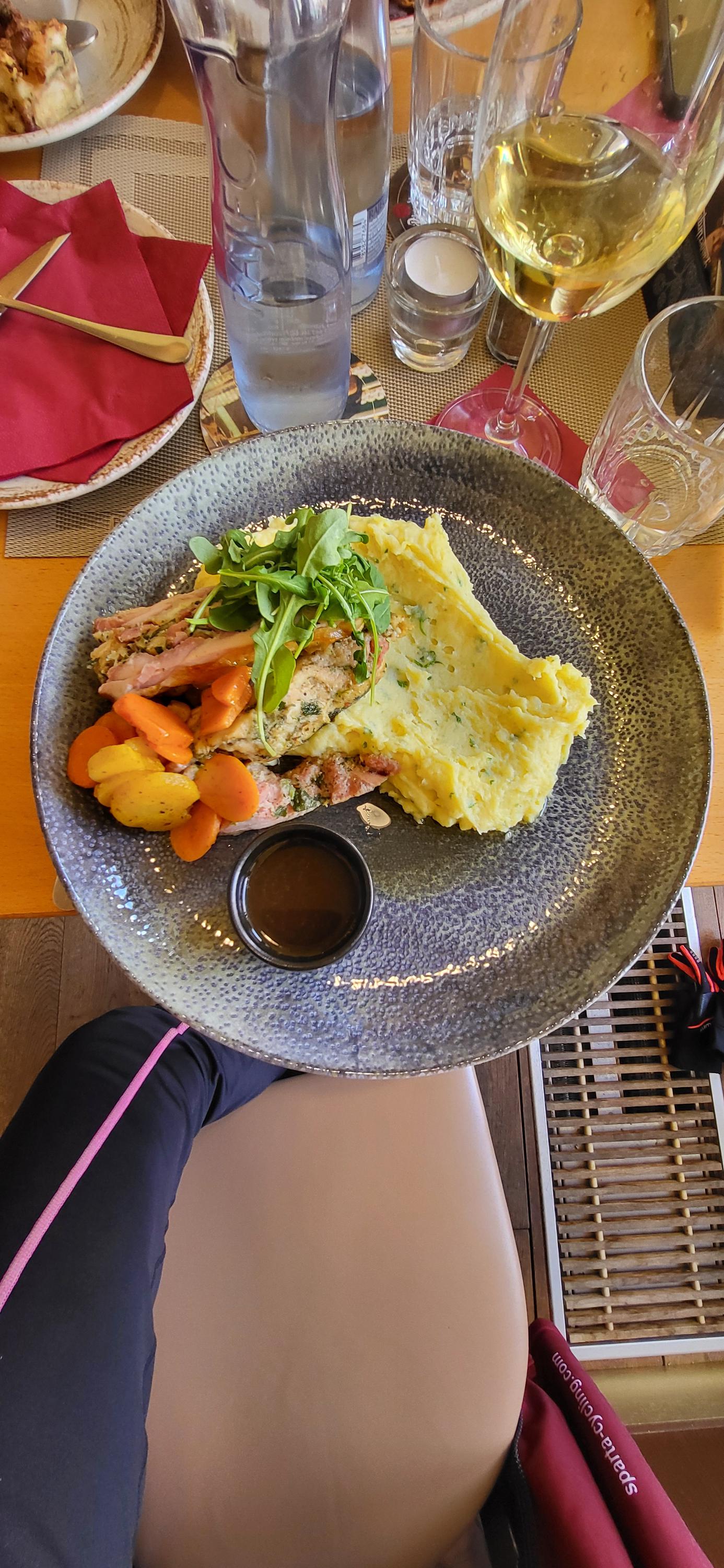 Restaurace Zdejší kuchyně foto 2