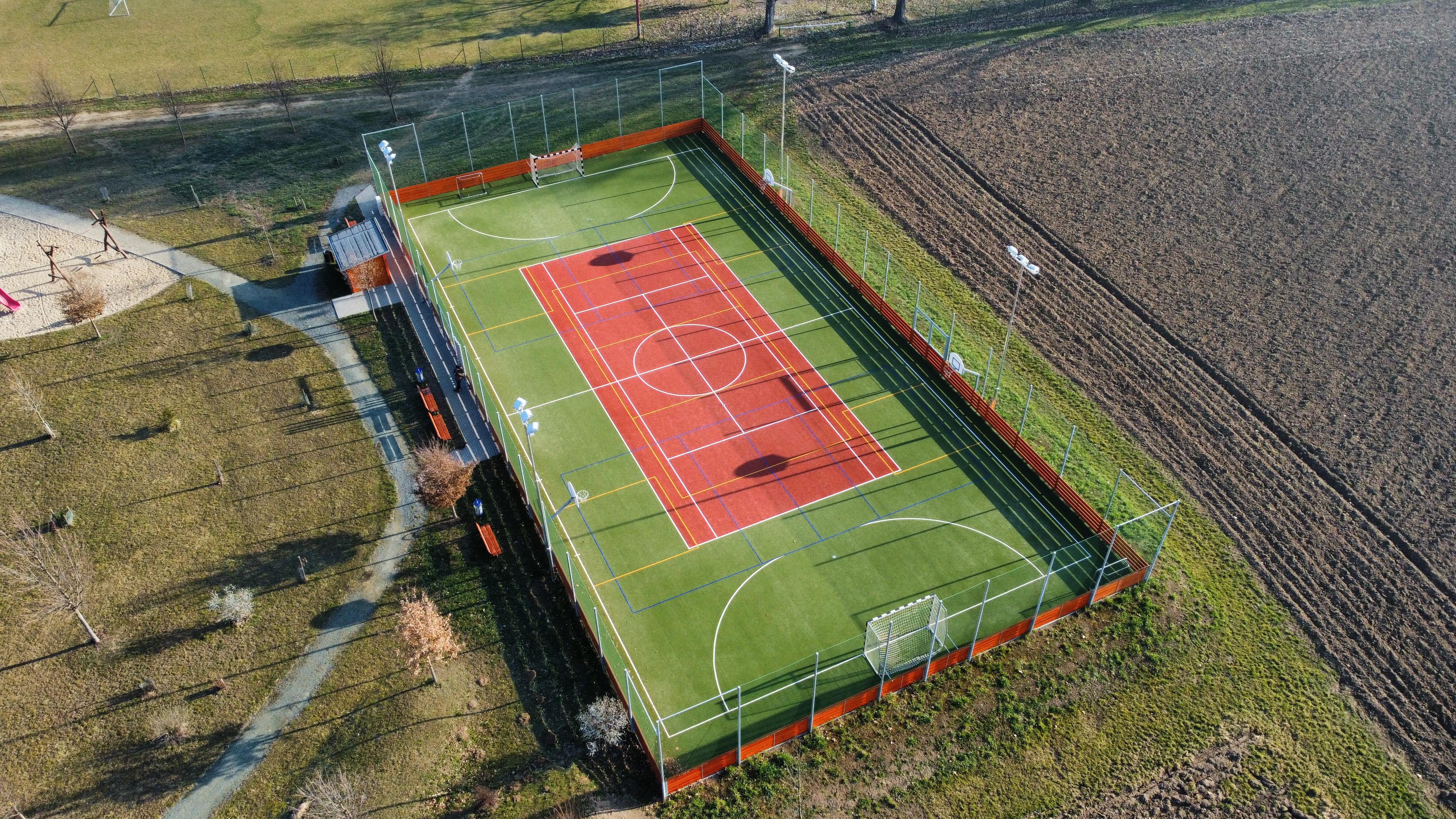 Obecní hřiště Nosislav foto 2
