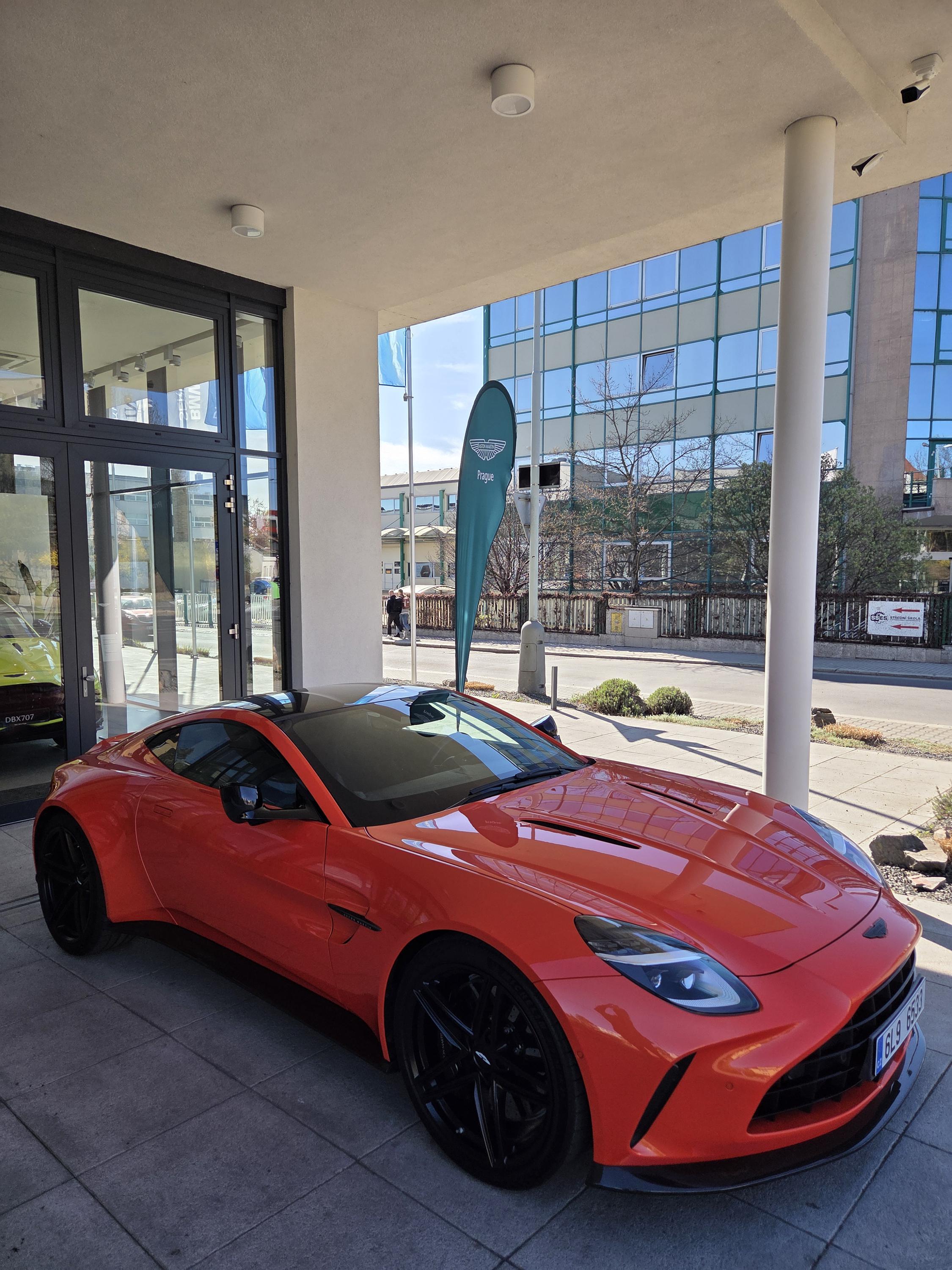 Aston Martin Prague foto 3