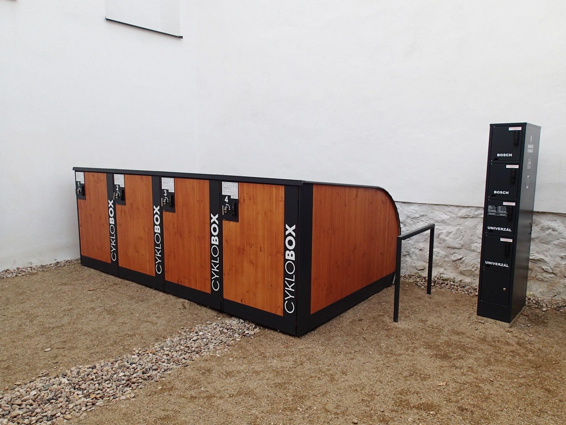 Nabíjecí stanice pro elektrokola a mobilní zařízení foto 2