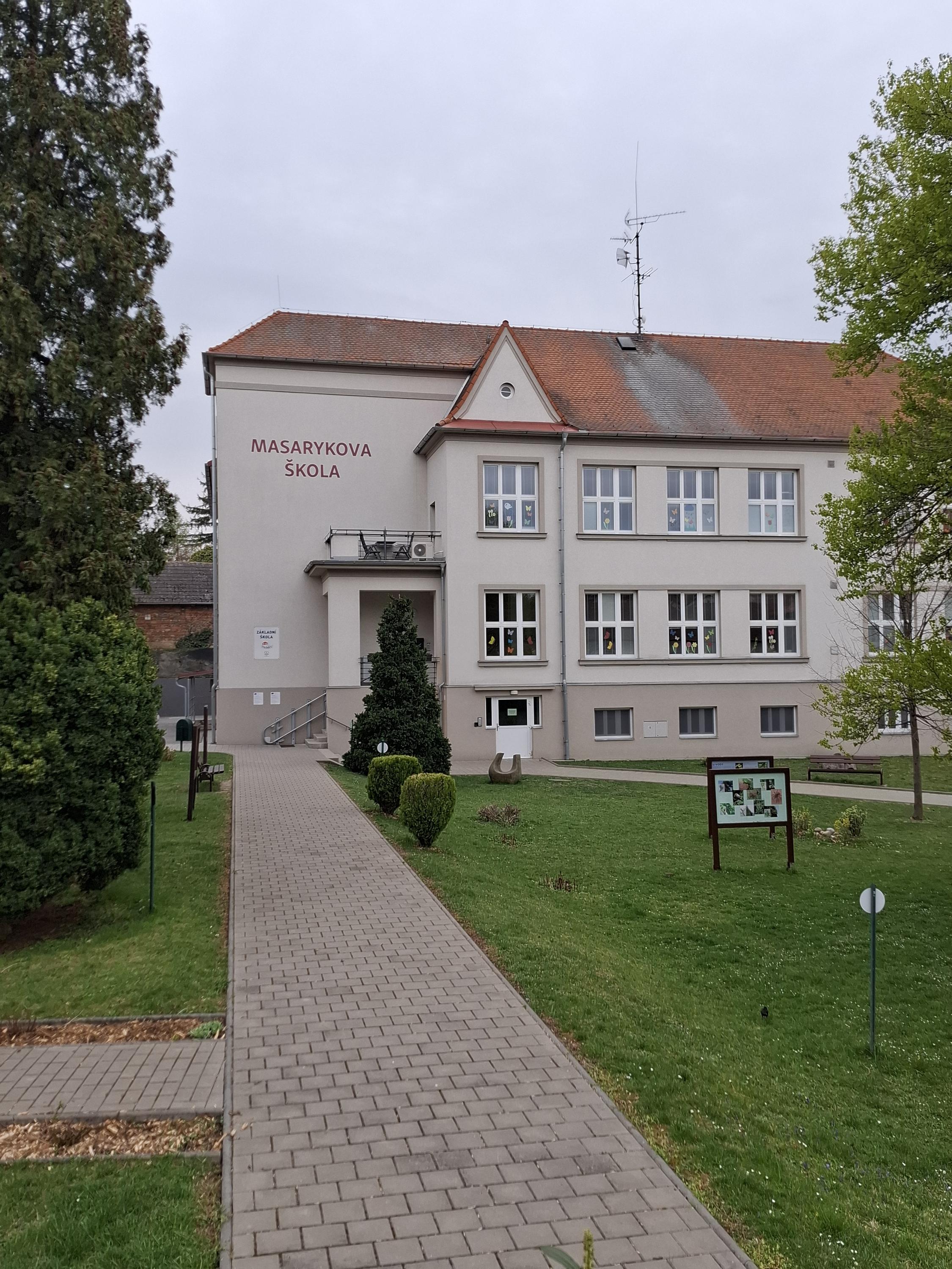 ZŠ T.G. Masaryka, Uherské Hradiště, 1. Máje foto 4