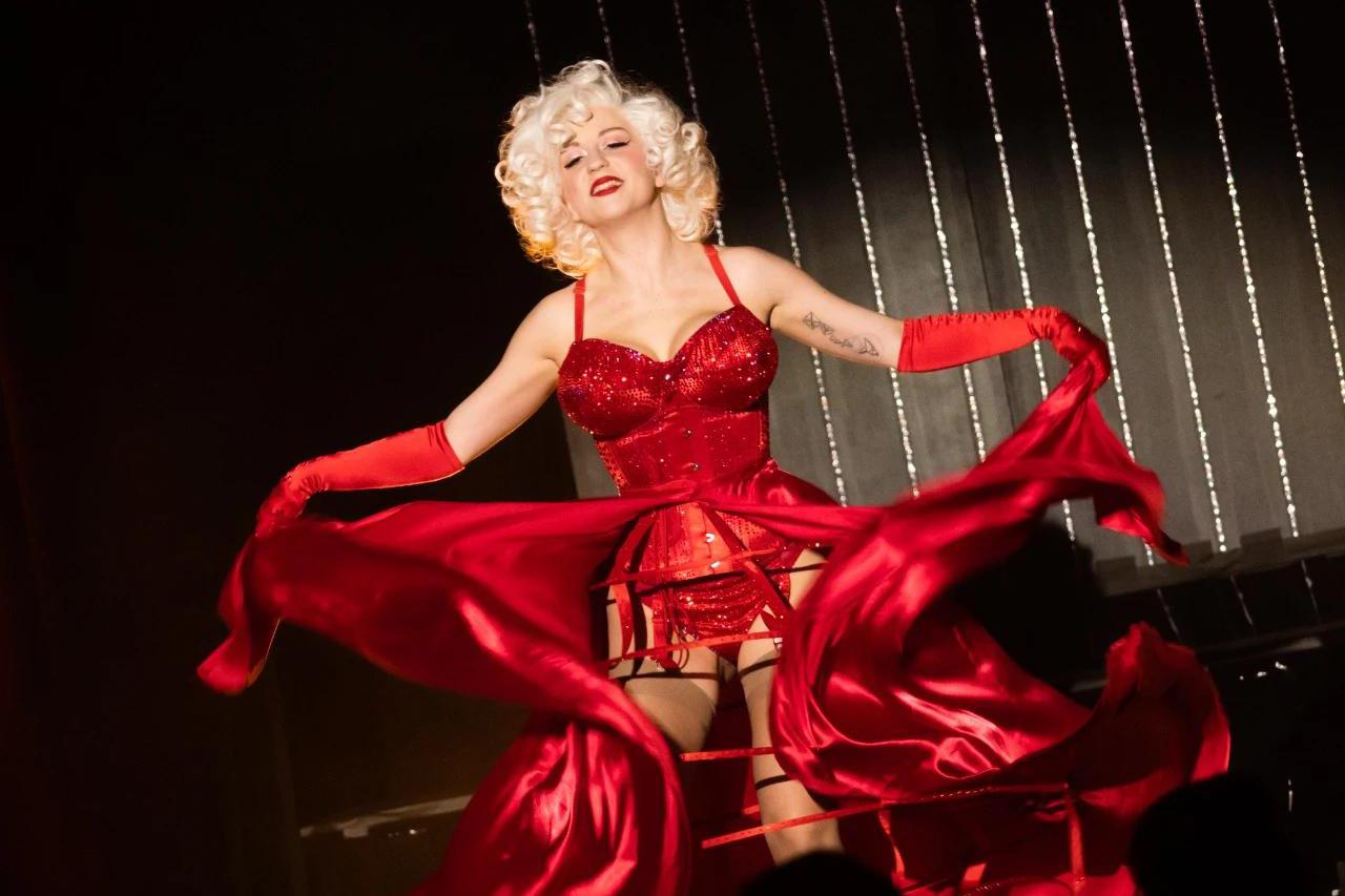 Objednejte si burlesque show na vaši akci