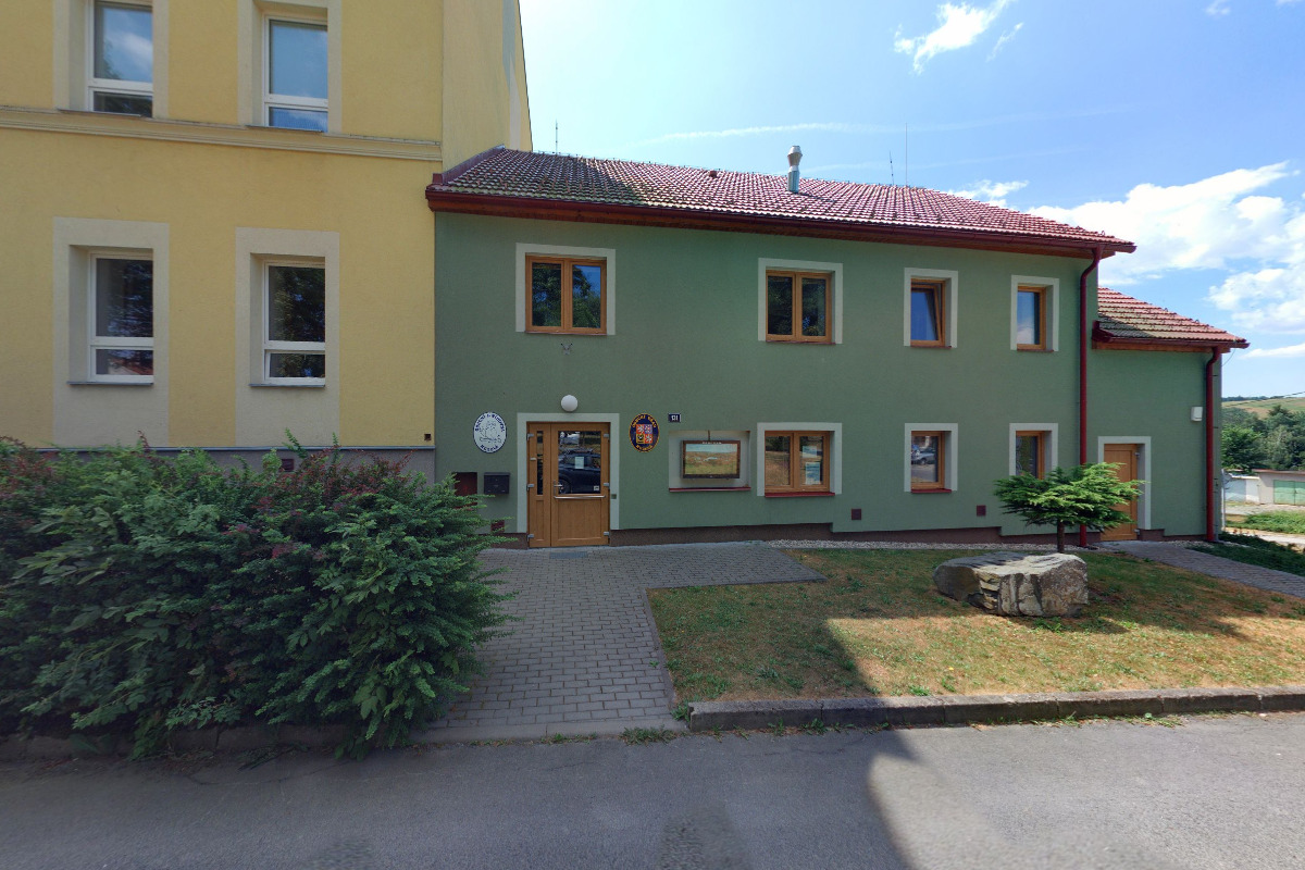 Huzová - obecní úřad foto 2