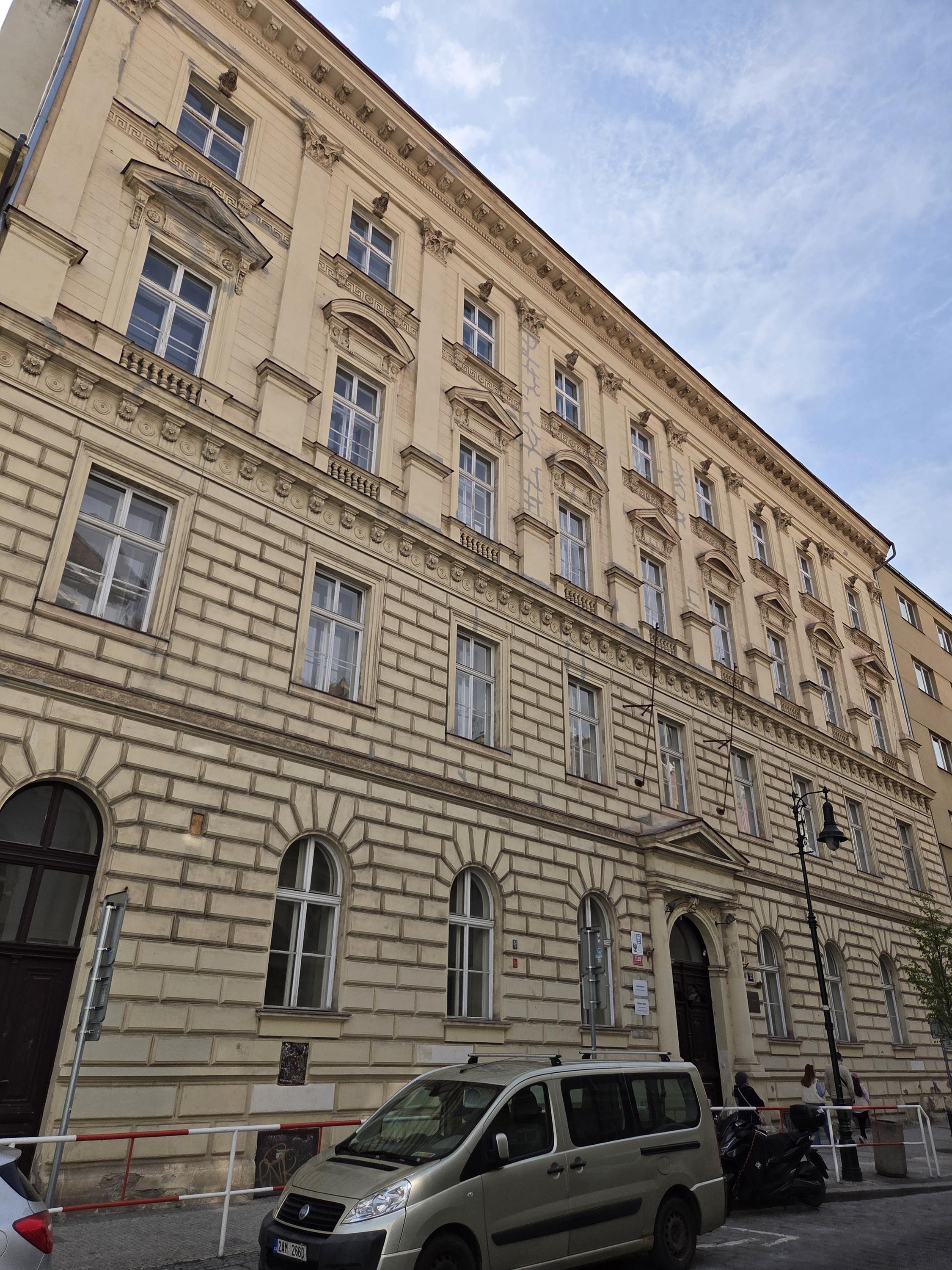 Gymnázium Jiřího Gutha-Jarkovského Praha 1 foto 2