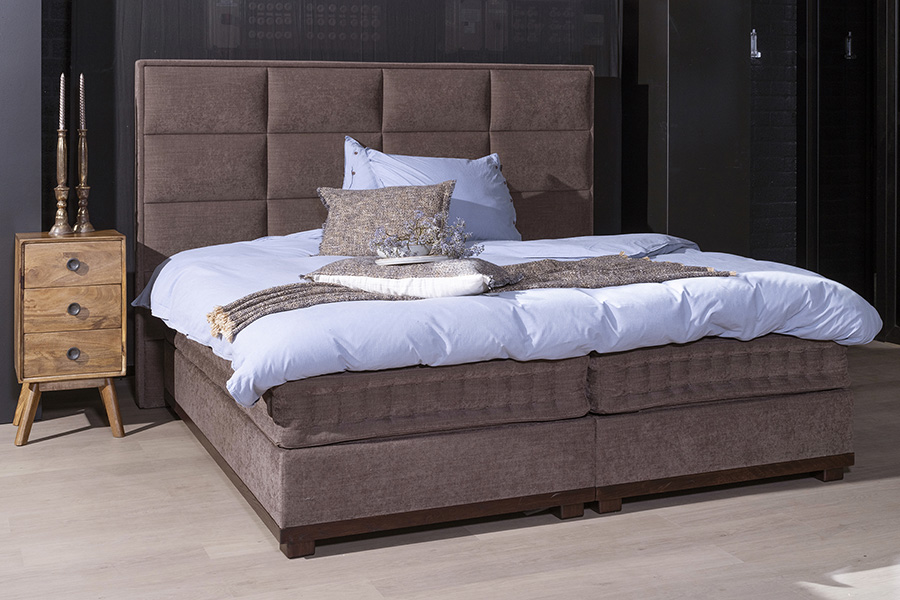 AKČNÍ NABÍDKA. Luxusní postele ze showroomu