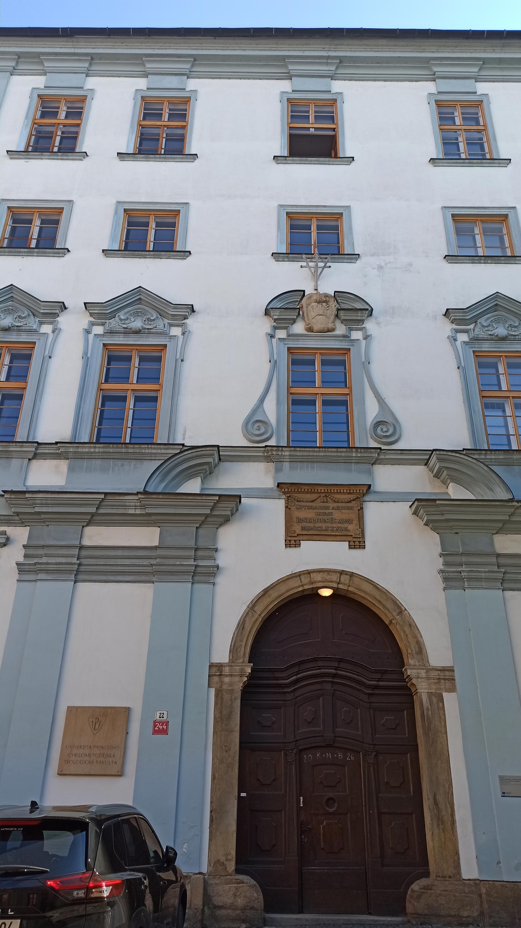 Univerzita Palackého v Olomouci - Katedra systematické teologie Cyrilometodějské teologické fakulty foto 1