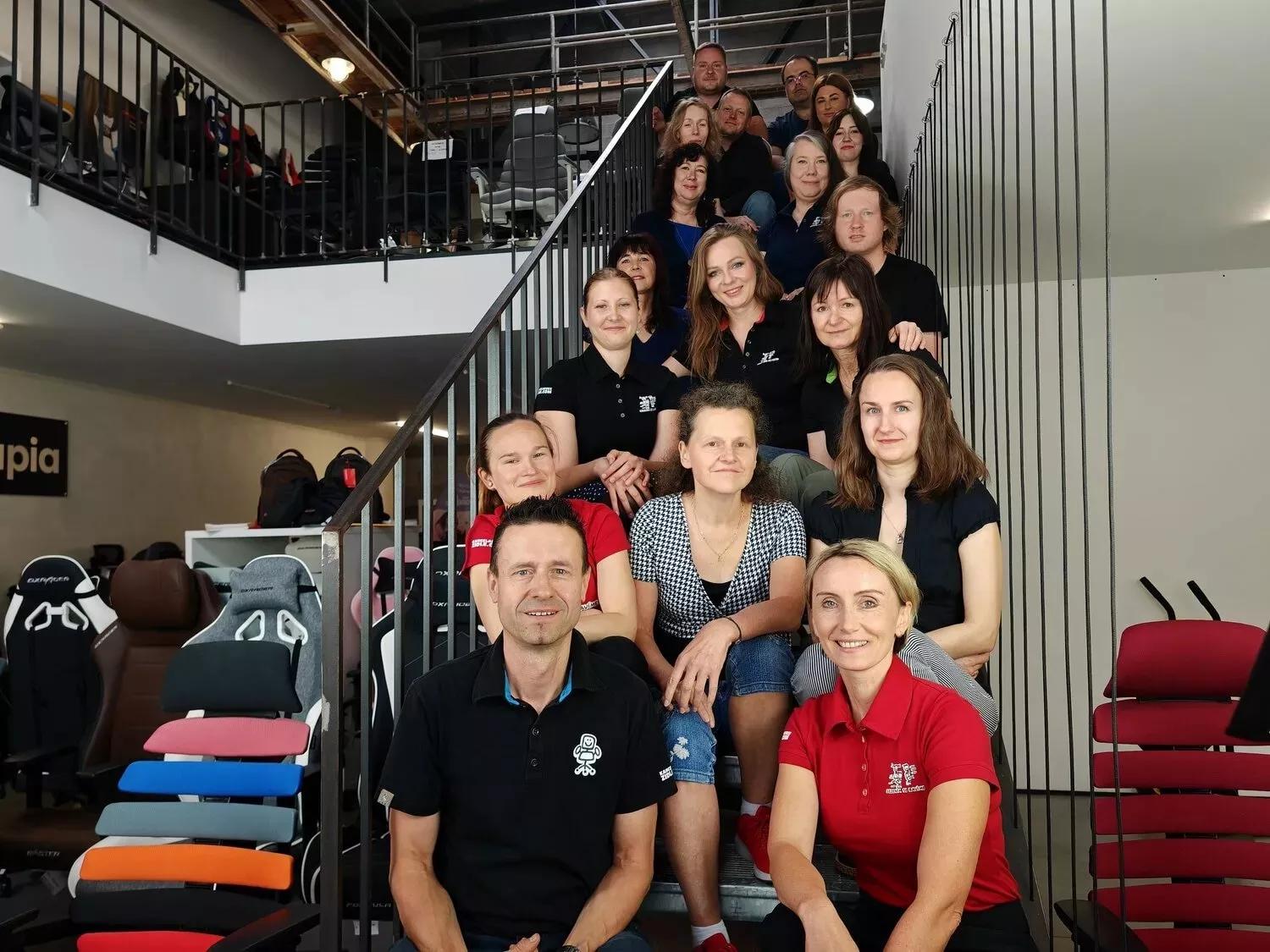 KANCELARSKEZIDLE.COM