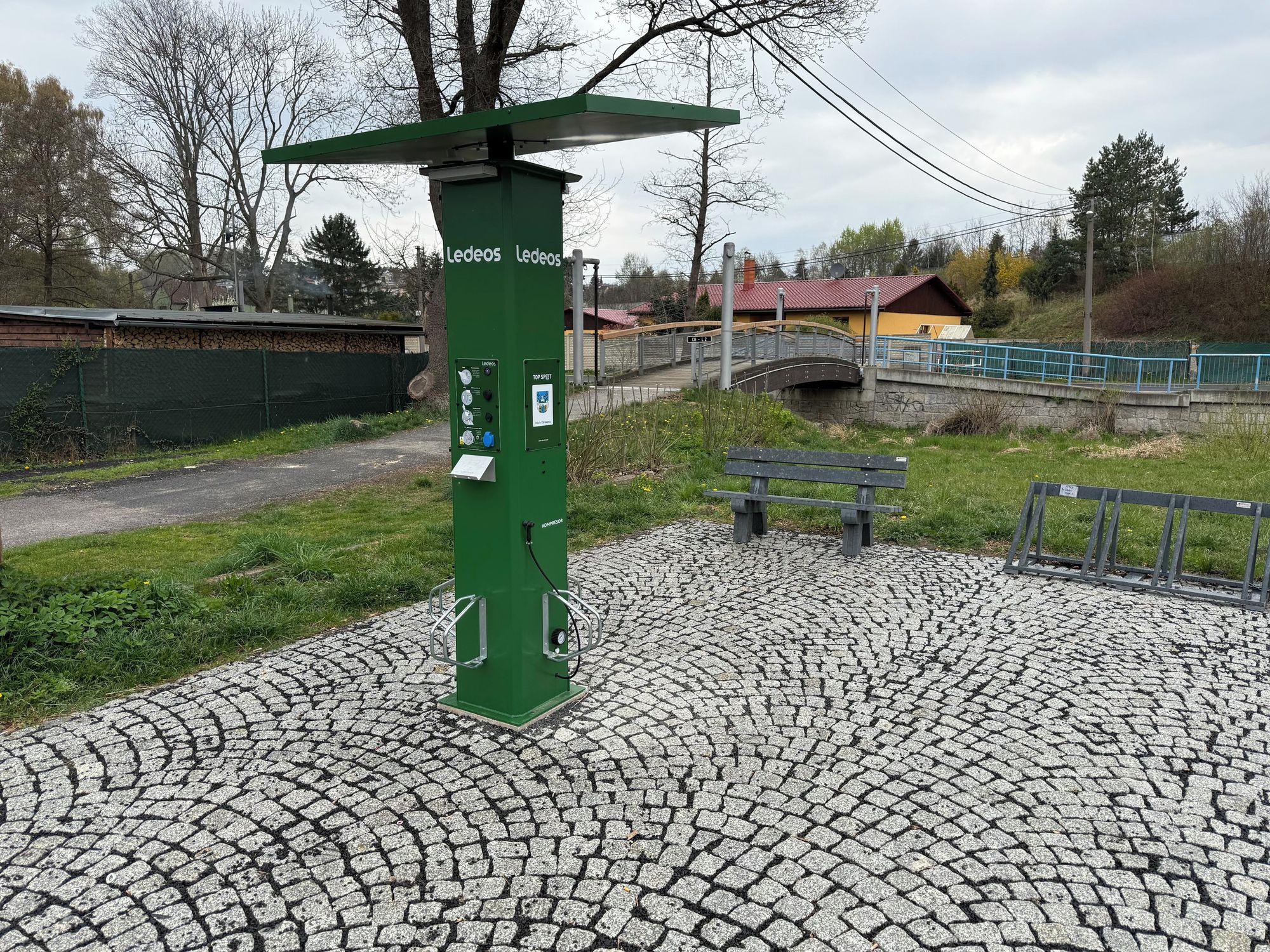 Nabíjecí zásuvka pro elektrokola - Nádražní foto 2