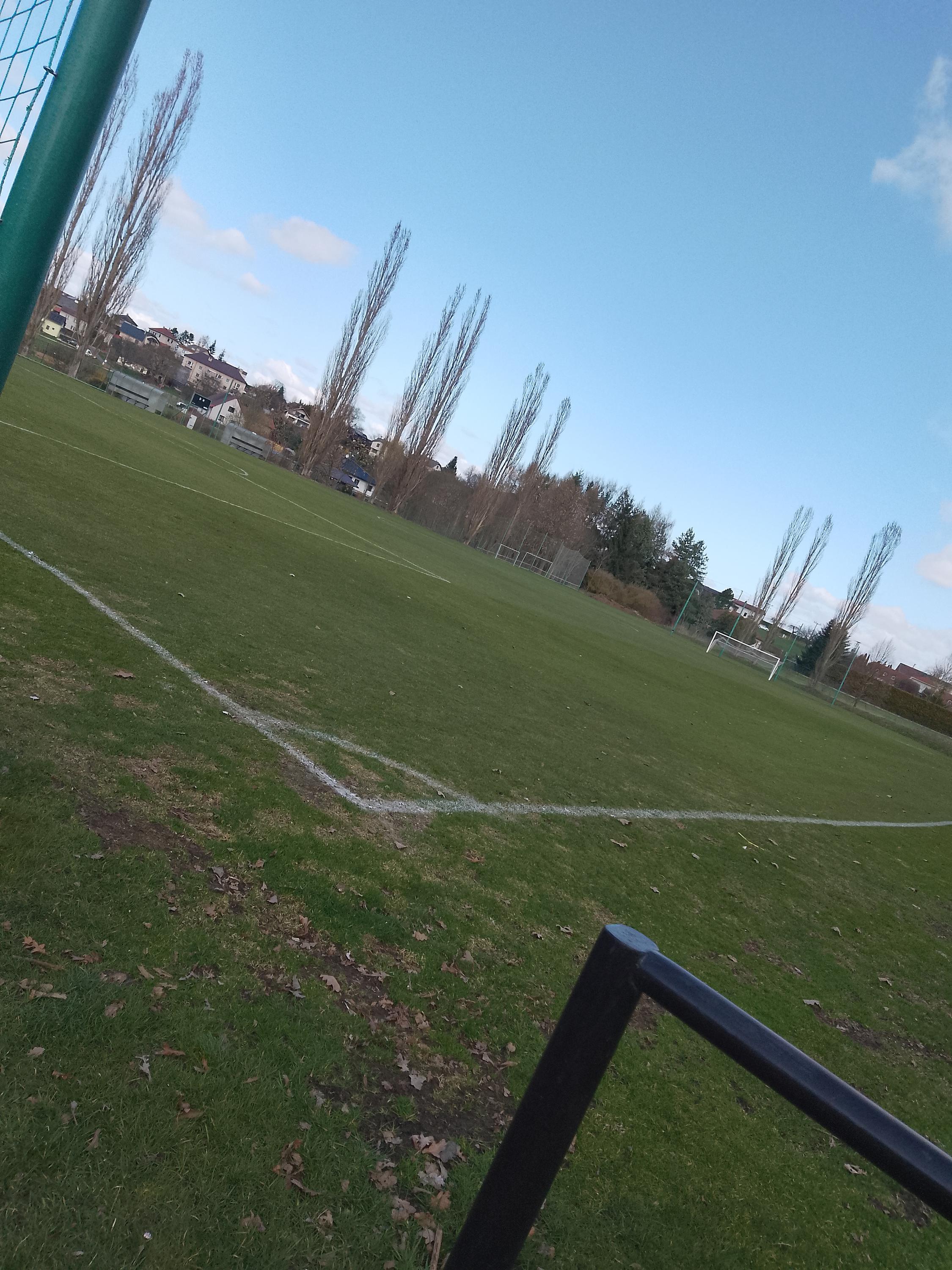 Fotbalové hřiště Bílá Třemešná foto 1