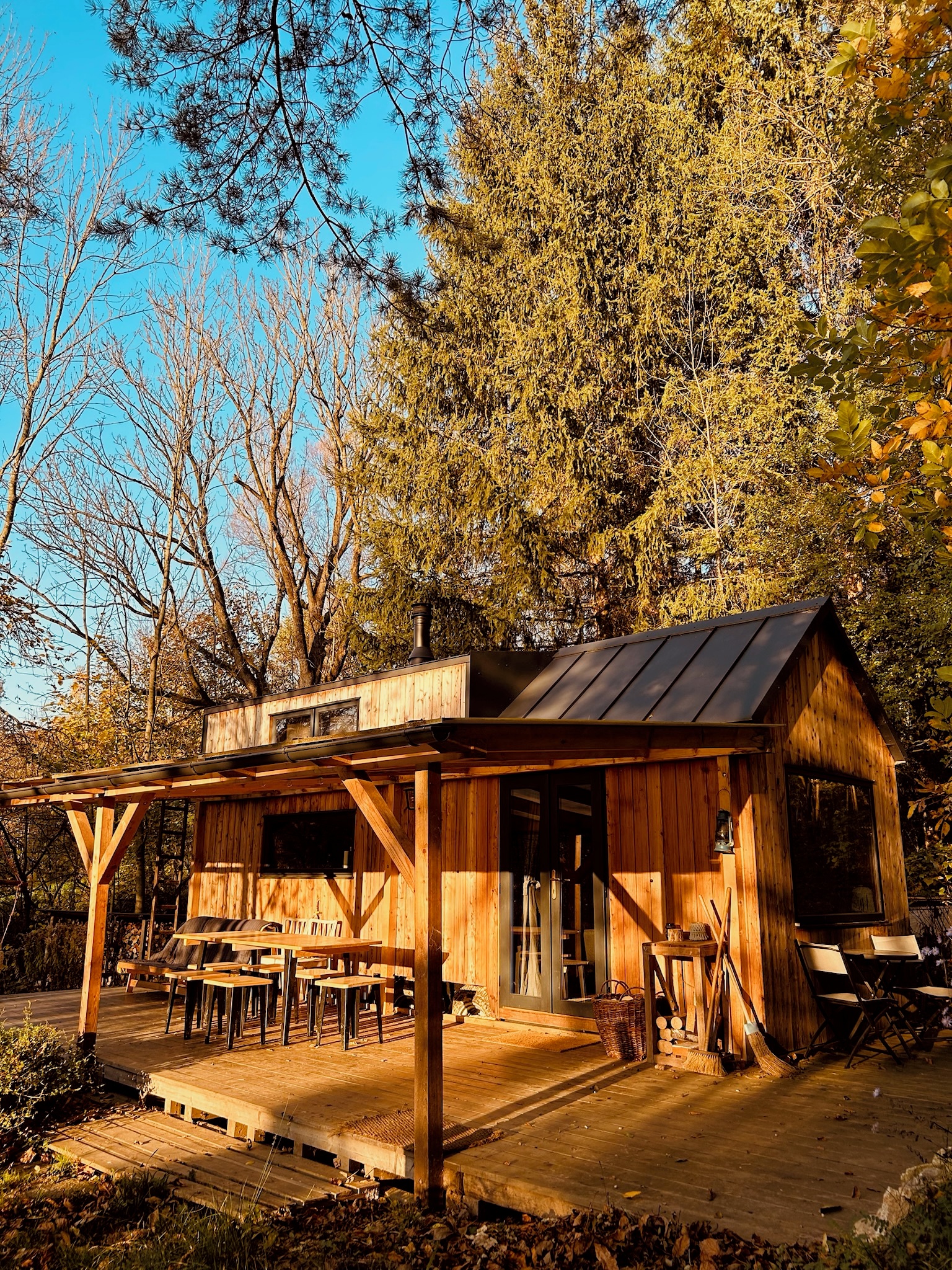 TINY HOUSE mezi stromy foto 2