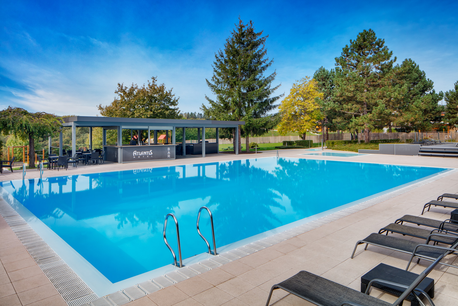 Letní pobyt u bazénu v Hotelu Atlantis