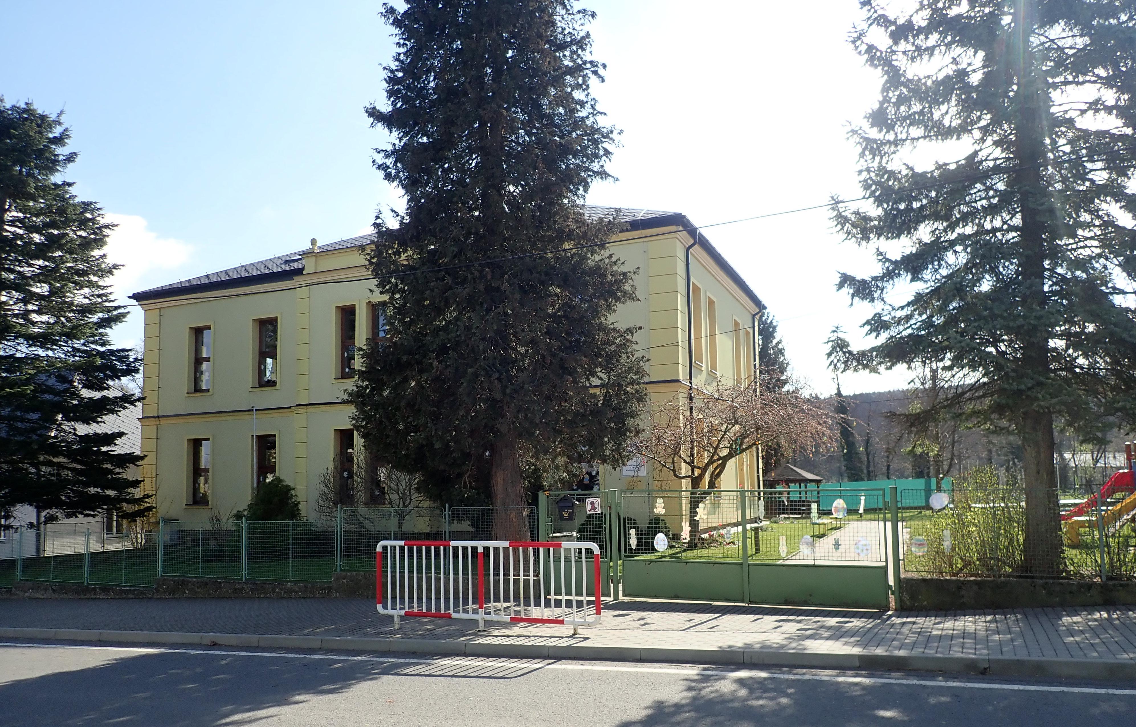 Základní škola a Mateřská škola Raduň foto 2