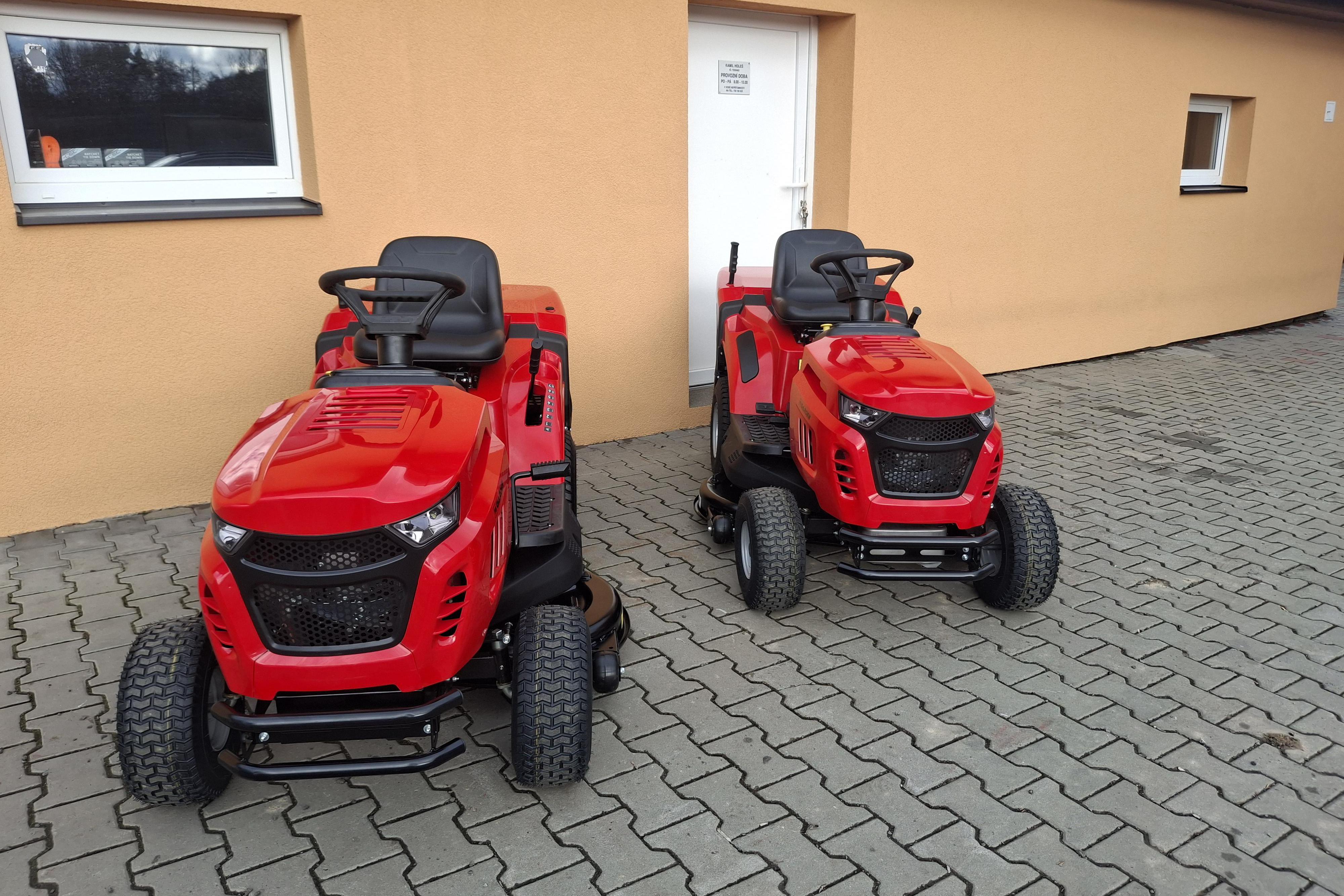Zahradní traktor se sběrným košemTB GARDEN LT-42R