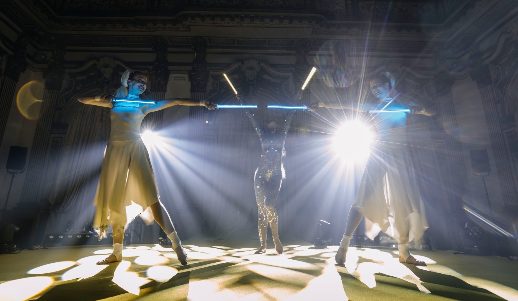 Ilusias - UV Light & Fire show foto 3