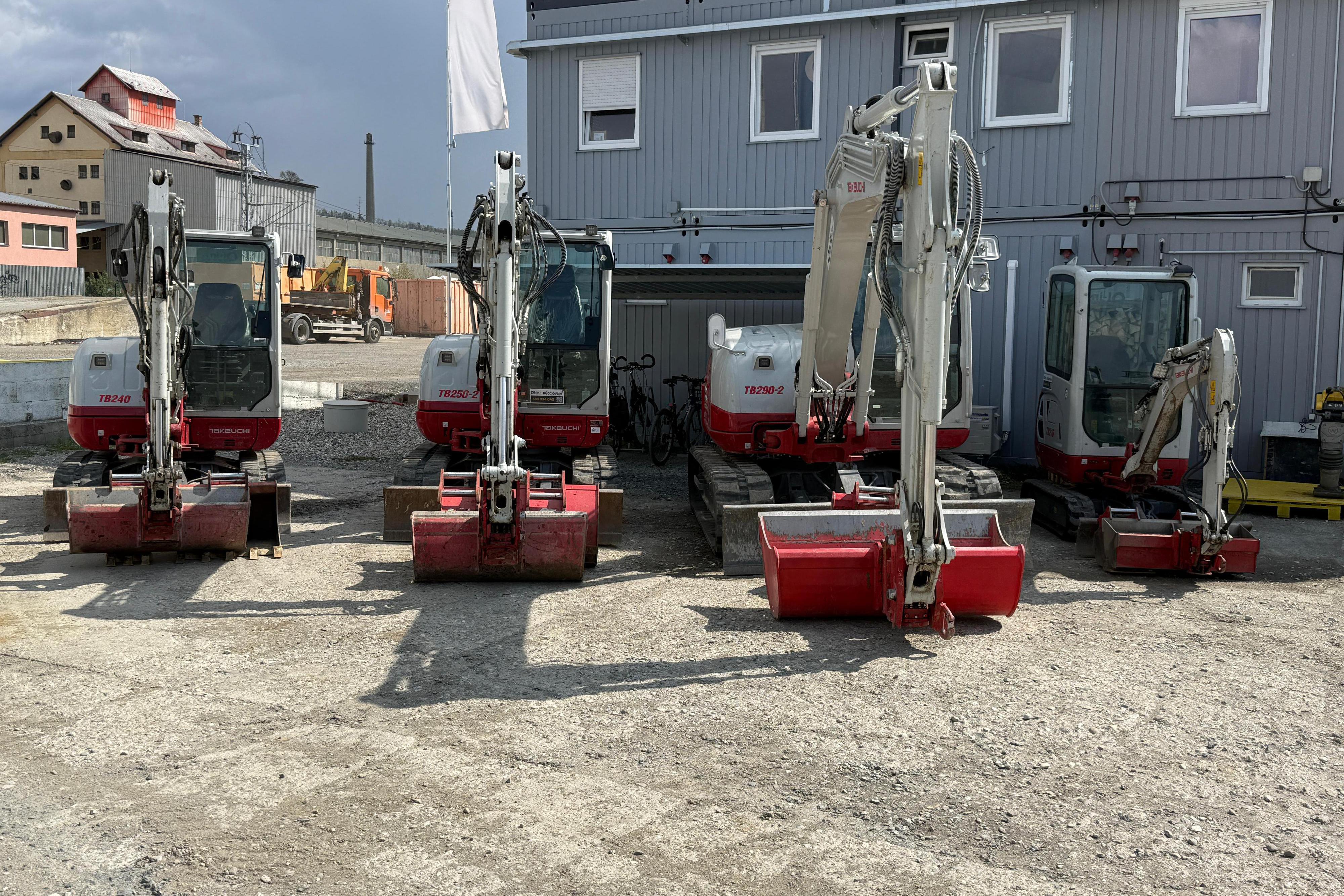 PŮJČOVNA  - VŠE NA CO SI VZPOMENETE