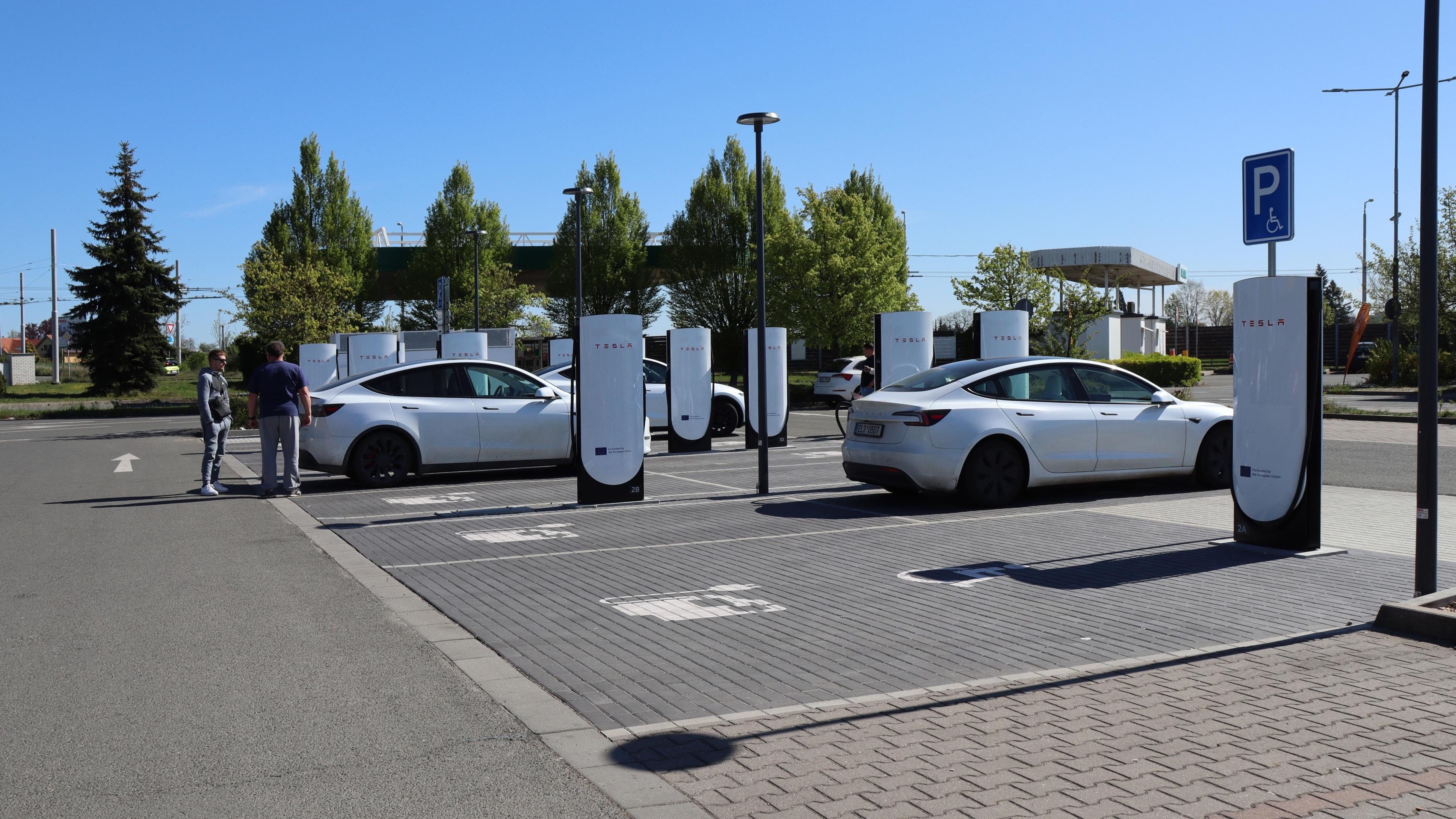 Nabíjecí stanice Tesla foto 6