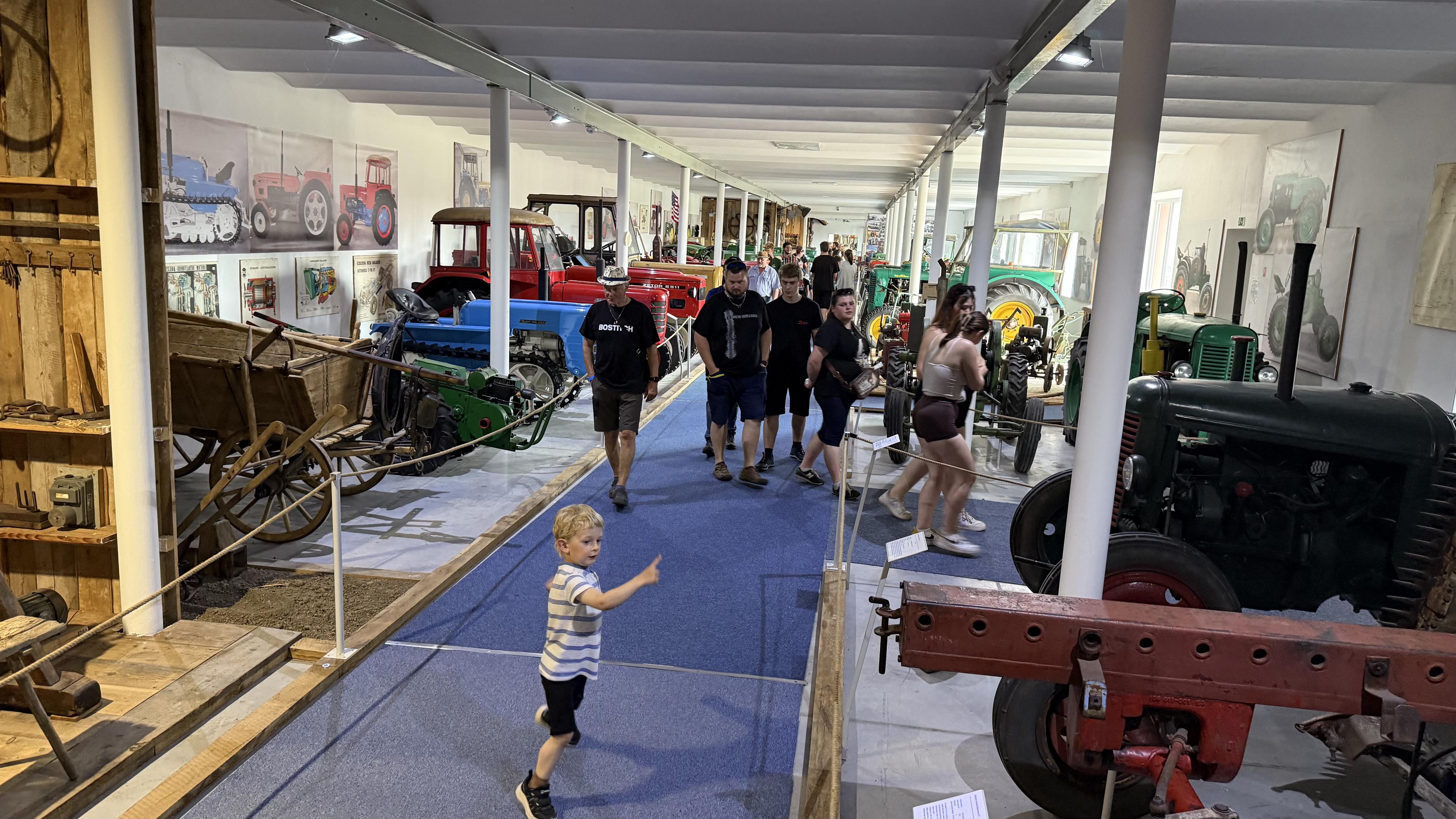 Veterán muzeum motocyklů a traktorů Radovesnice II foto 2