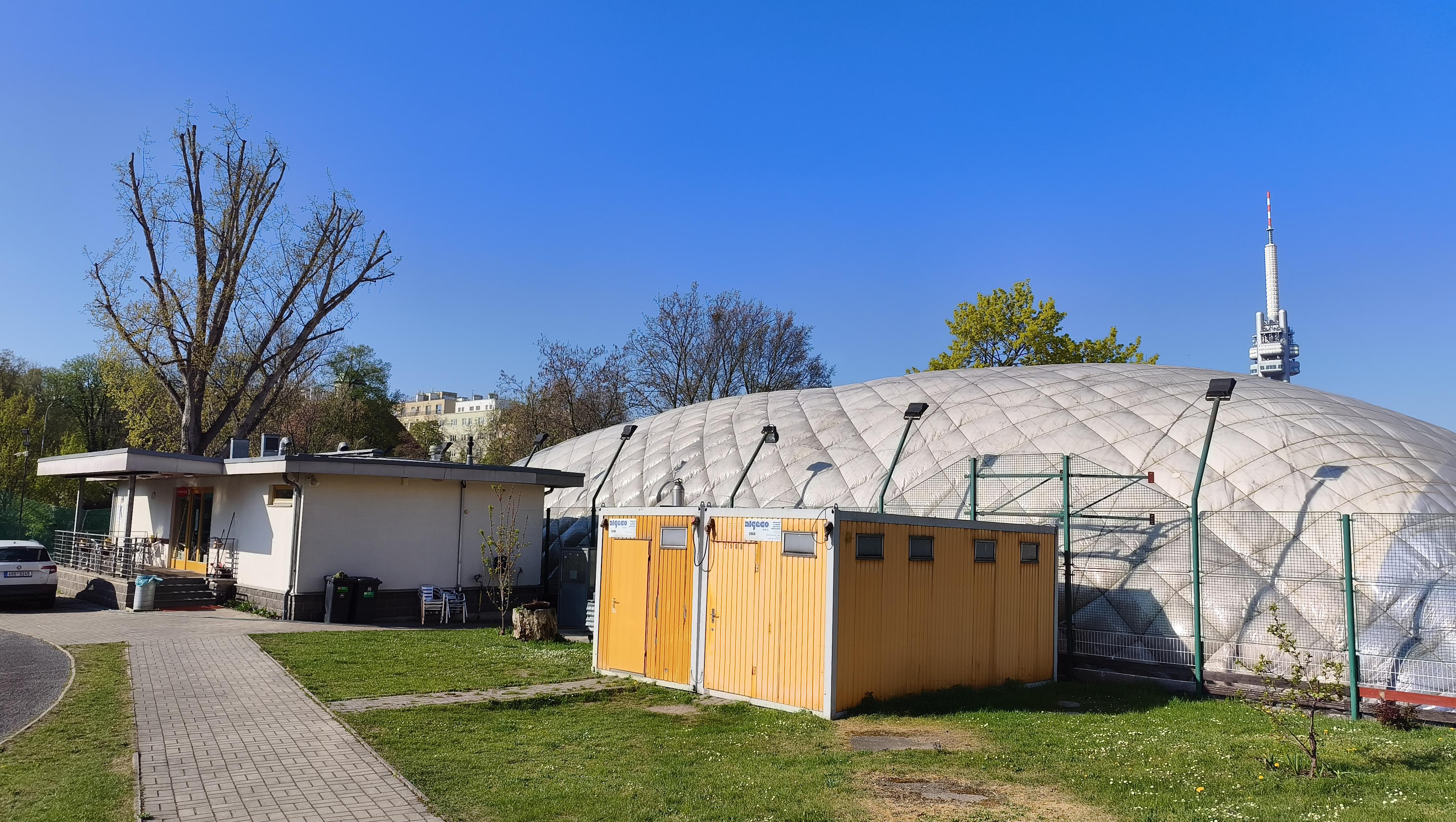 Občerstvení u tenisových kurtů Chelčického foto 2