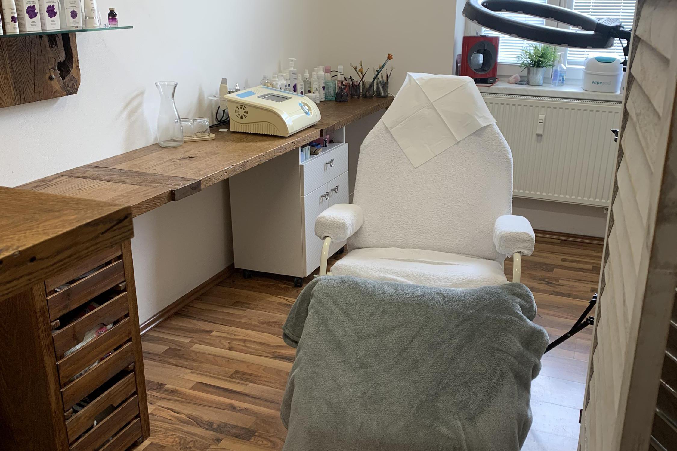 Kosmetika, permanentní make-up Bc. Diana Hájková Repperová