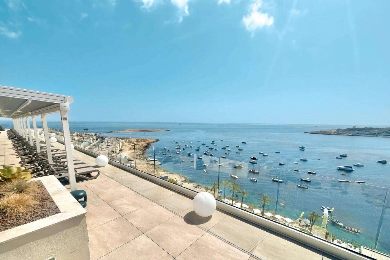 MALTA: SLUNCE, HISTORIE A NEKONEČNÉ MODRÉ OBZORY